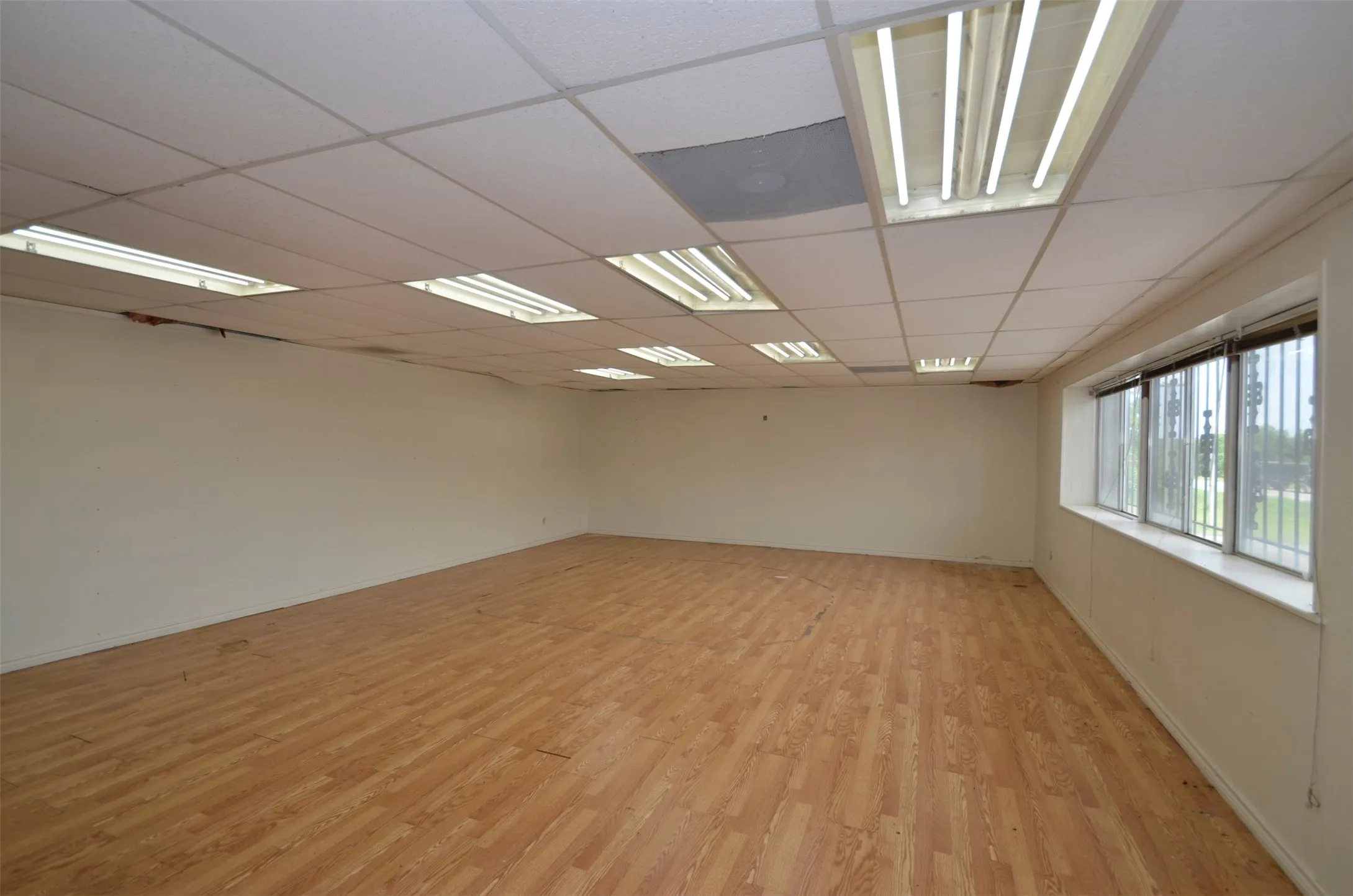 Warehouse For Sale in Grayson County , 31633 Hwy 377 Highway, Gordonville, Texas 76245, 0, 0, Garage spaces, 13,500 Sqft, built in 1990, mls#21256057, Real Estate Agent in Gordonville, Homes For Sale in Grayson county, Homes For Sale in Gordonville, Realtor in Gordonville Texas, Real Estate Brokerage Independent Realty Texas, Luminita Cordes Realtor