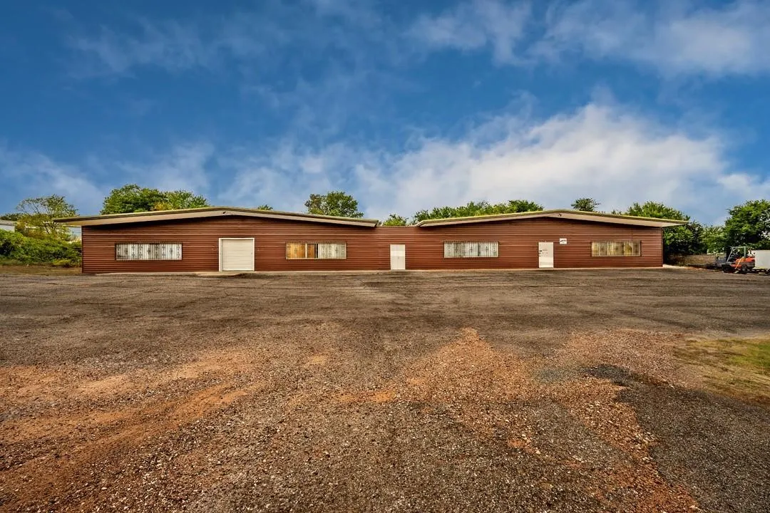 Warehouse For Sale in Grayson County , 31633 Hwy 377 Highway, Gordonville, Texas 76245, 0, 0, Garage spaces, 13,500 Sqft, built in 1990, mls#21256057, Real Estate Agent in Gordonville, Homes For Sale in Grayson county, Homes For Sale in Gordonville, Realtor in Gordonville Texas, Real Estate Brokerage Independent Realty Texas, Luminita Cordes Realtor
