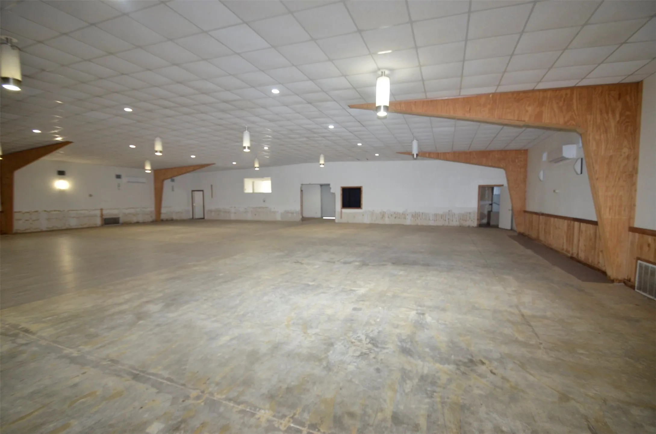 Warehouse For Sale in Grayson County , 31633 Hwy 377 Highway, Gordonville, Texas 76245, 0, 0, Garage spaces, 13,500 Sqft, built in 1990, mls#21256057, Real Estate Agent in Gordonville, Homes For Sale in Grayson county, Homes For Sale in Gordonville, Realtor in Gordonville Texas, Real Estate Brokerage Independent Realty Texas, Luminita Cordes Realtor