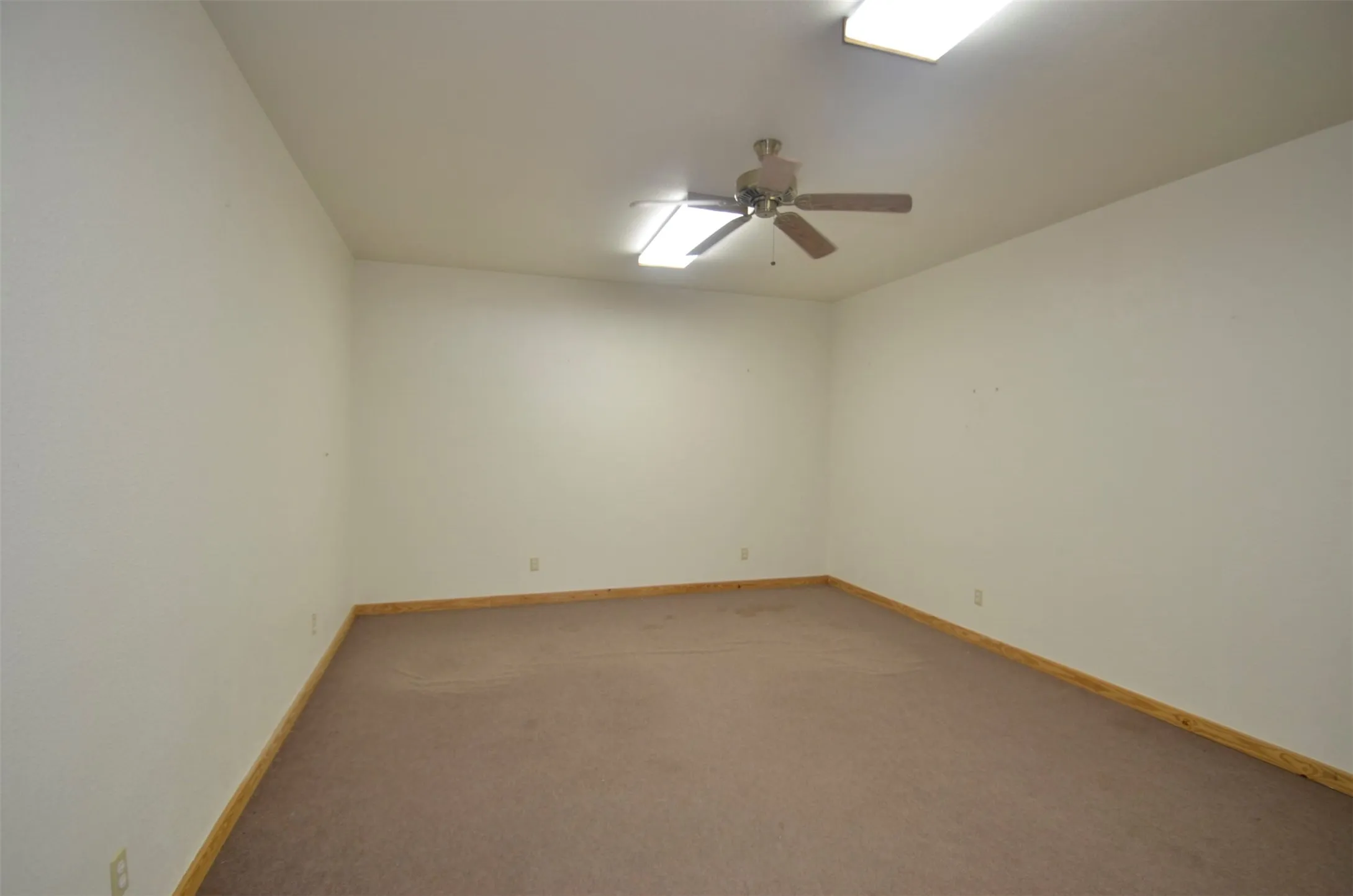 Warehouse For Sale in Grayson County , 31633 Hwy 377 Highway, Gordonville, Texas 76245, 0, 0, Garage spaces, 13,500 Sqft, built in 1990, mls#21256057, Real Estate Agent in Gordonville, Homes For Sale in Grayson county, Homes For Sale in Gordonville, Realtor in Gordonville Texas, Real Estate Brokerage Independent Realty Texas, Luminita Cordes Realtor