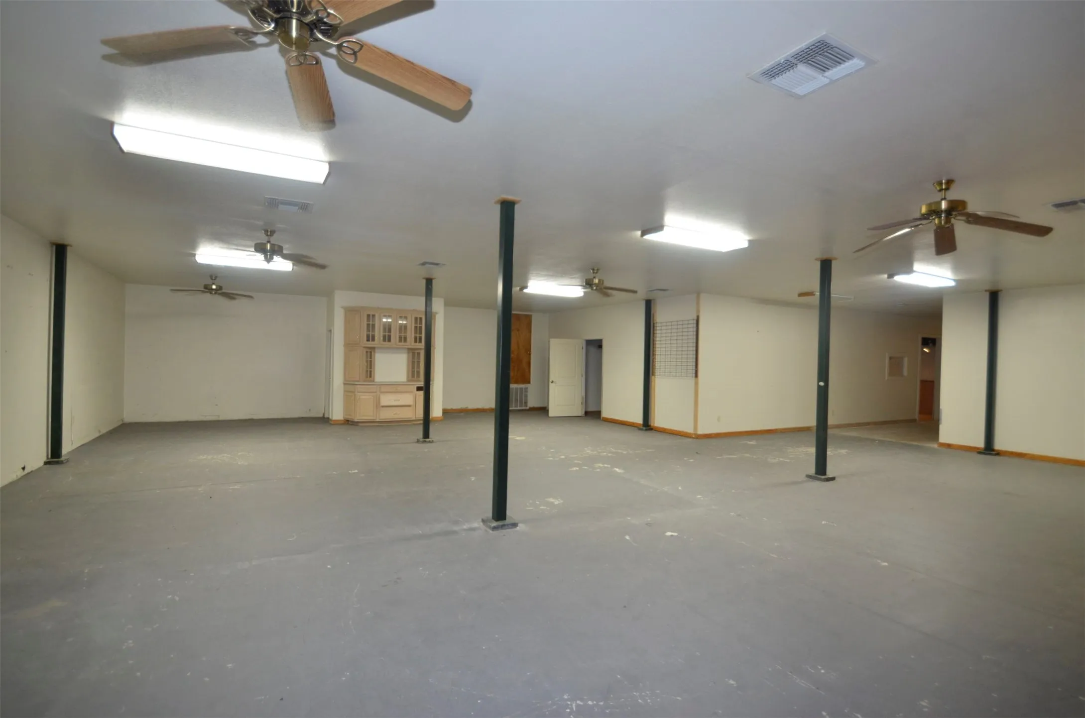 Warehouse For Sale in Grayson County , 31633 Hwy 377 Highway, Gordonville, Texas 76245, 0, 0, Garage spaces, 13,500 Sqft, built in 1990, mls#21256057, Real Estate Agent in Gordonville, Homes For Sale in Grayson county, Homes For Sale in Gordonville, Realtor in Gordonville Texas, Real Estate Brokerage Independent Realty Texas, Luminita Cordes Realtor