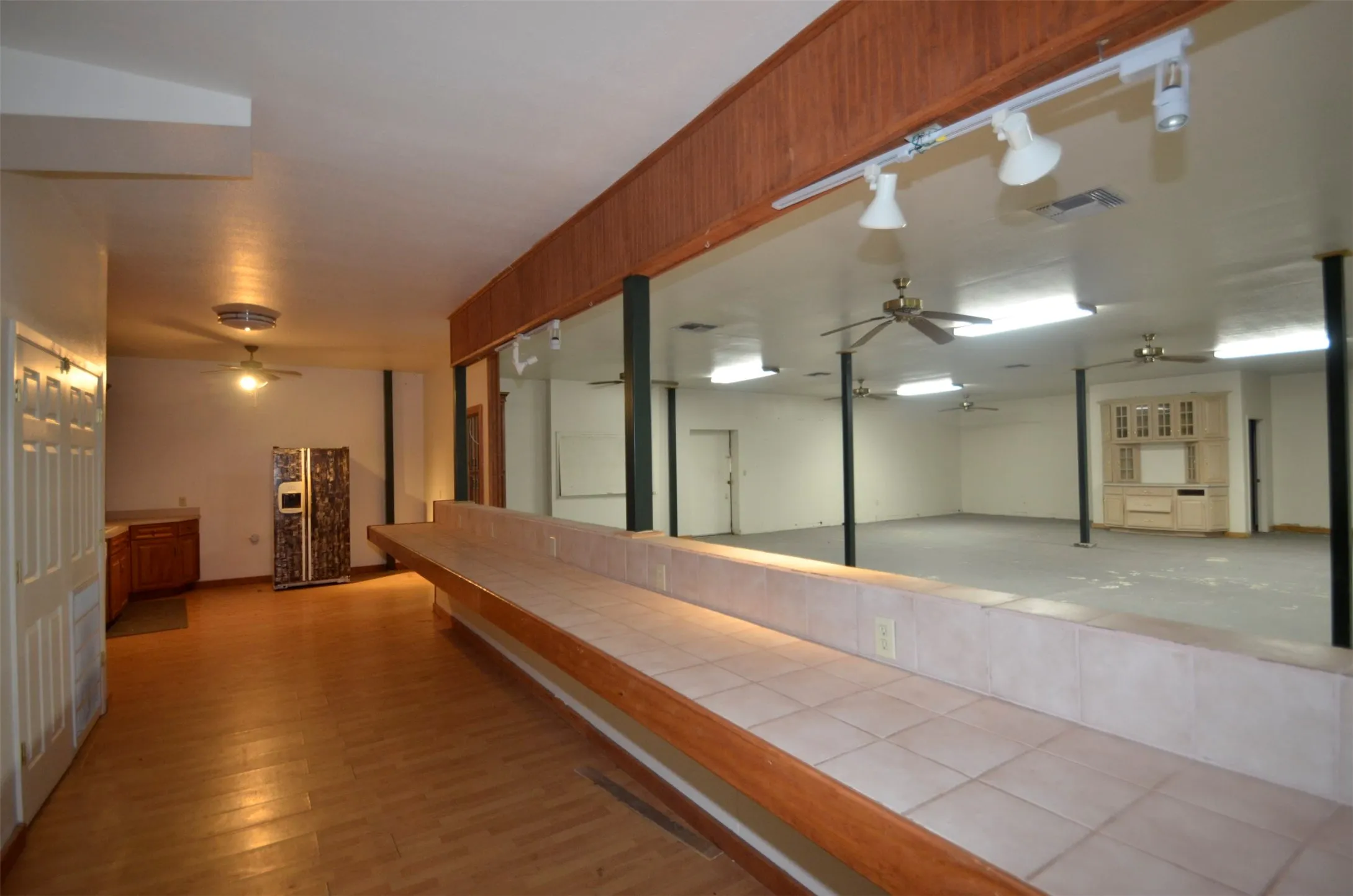 Warehouse For Sale in Grayson County , 31633 Hwy 377 Highway, Gordonville, Texas 76245, 0, 0, Garage spaces, 13,500 Sqft, built in 1990, mls#21256057, Real Estate Agent in Gordonville, Homes For Sale in Grayson county, Homes For Sale in Gordonville, Realtor in Gordonville Texas, Real Estate Brokerage Independent Realty Texas, Luminita Cordes Realtor