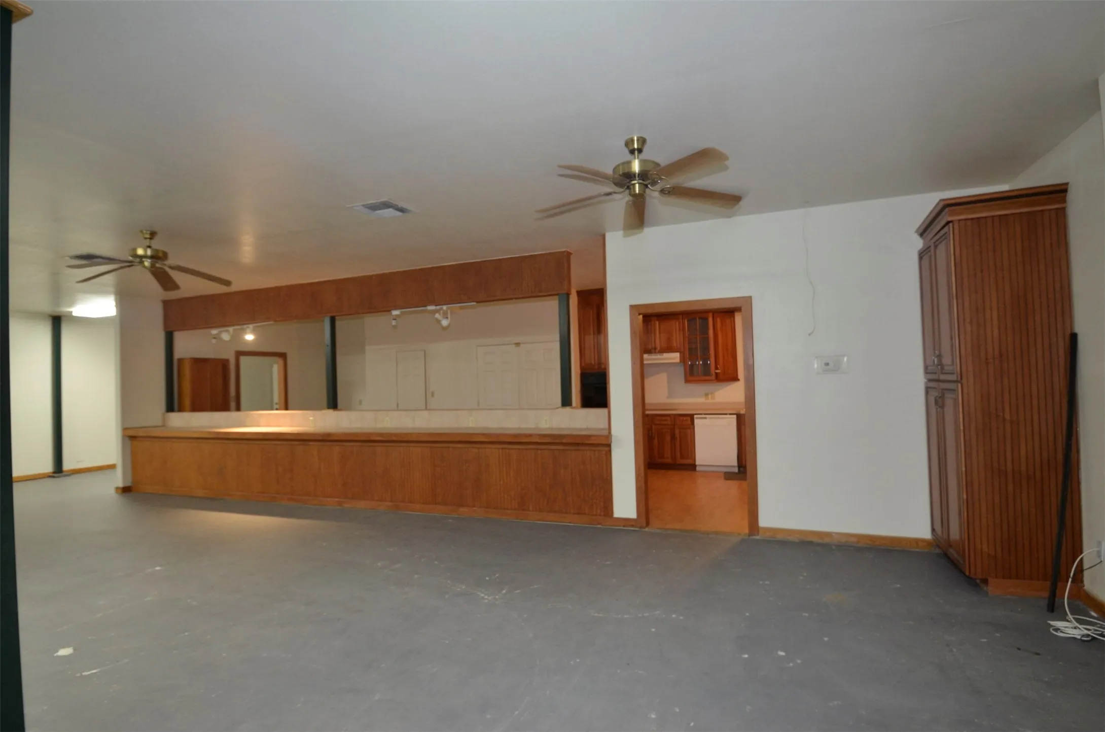 Warehouse For Sale in Grayson County , 31633 Hwy 377 Highway, Gordonville, Texas 76245, 0, 0, Garage spaces, 13,500 Sqft, built in 1990, mls#21256057, Real Estate Agent in Gordonville, Homes For Sale in Grayson county, Homes For Sale in Gordonville, Realtor in Gordonville Texas, Real Estate Brokerage Independent Realty Texas, Luminita Cordes Realtor