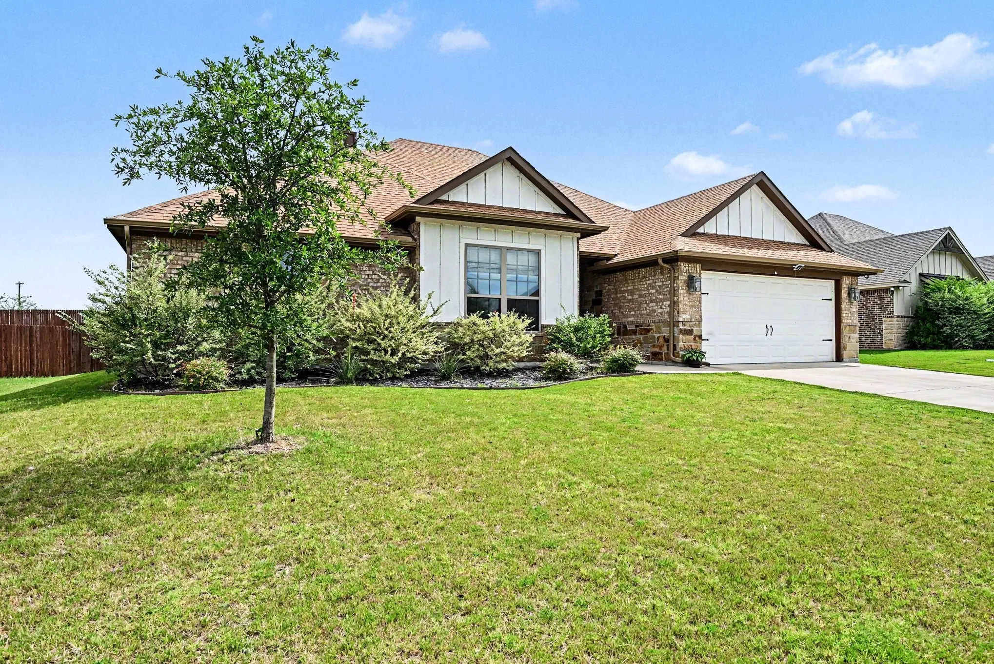 Single Family Residence For Sale in Johnson County , 207 Bayless Avenue, Godley, Texas 76044, 4 Bedroom, 2 Bathroom, 2 Garage spaces, 1,990 Sqft, built in 2023, Price $355,000, mls#21271184, Real Estate Agent in Godley, Homes For Sale in Johnson county, Homes For Sale in Godley, Realtor in Godley Texas, Real Estate Brokerage Independent Realty Texas, Luminita Cordes Realtor