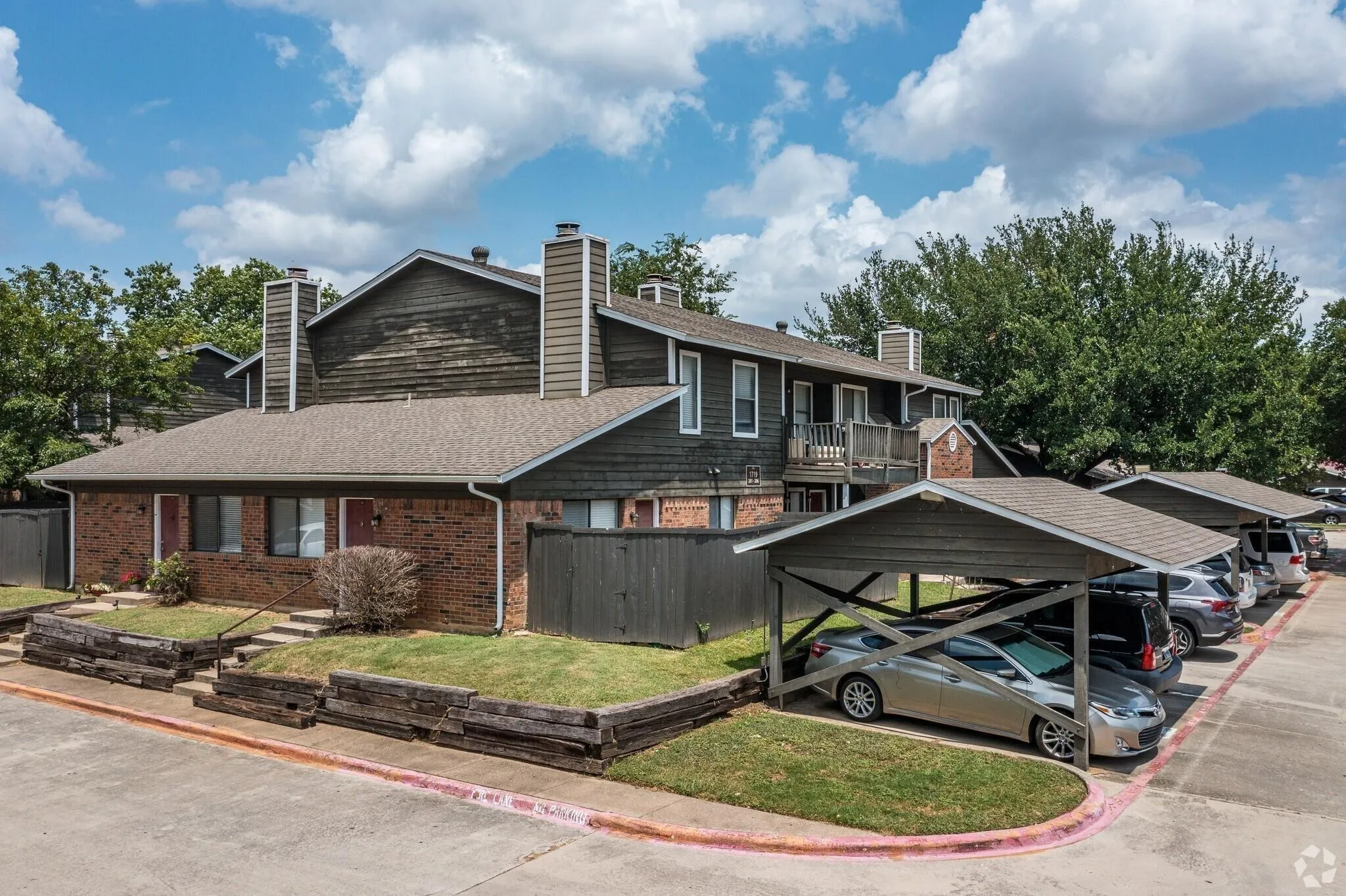Condominium For Sale in Tarrant County , 1122 Millview Drive 1703, Arlington, Texas 76012, 3 Bedroom, 2 Bathroom, Garage spaces, 1,200 Sqft, built in 1984, mls#21272333, Real Estate Agent in Arlington, Homes For Sale in Tarrant county, Homes For Sale in Arlington, Realtor in Arlington Texas, Real Estate Brokerage Independent Realty Texas, Luminita Cordes Realtor