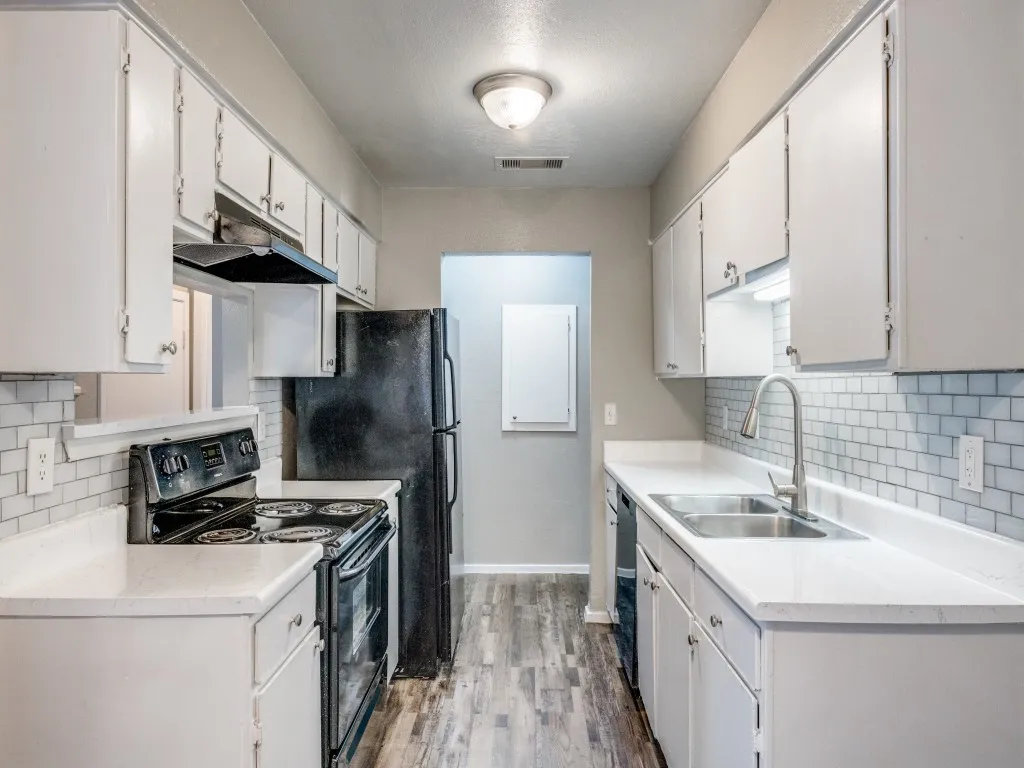 Condominium For Sale in Tarrant County , 1122 Millview Drive 1703, Arlington, Texas 76012, 3 Bedroom, 2 Bathroom, Garage spaces, 1,200 Sqft, built in 1984, mls#21272333, Real Estate Agent in Arlington, Homes For Sale in Tarrant county, Homes For Sale in Arlington, Realtor in Arlington Texas, Real Estate Brokerage Independent Realty Texas, Luminita Cordes Realtor