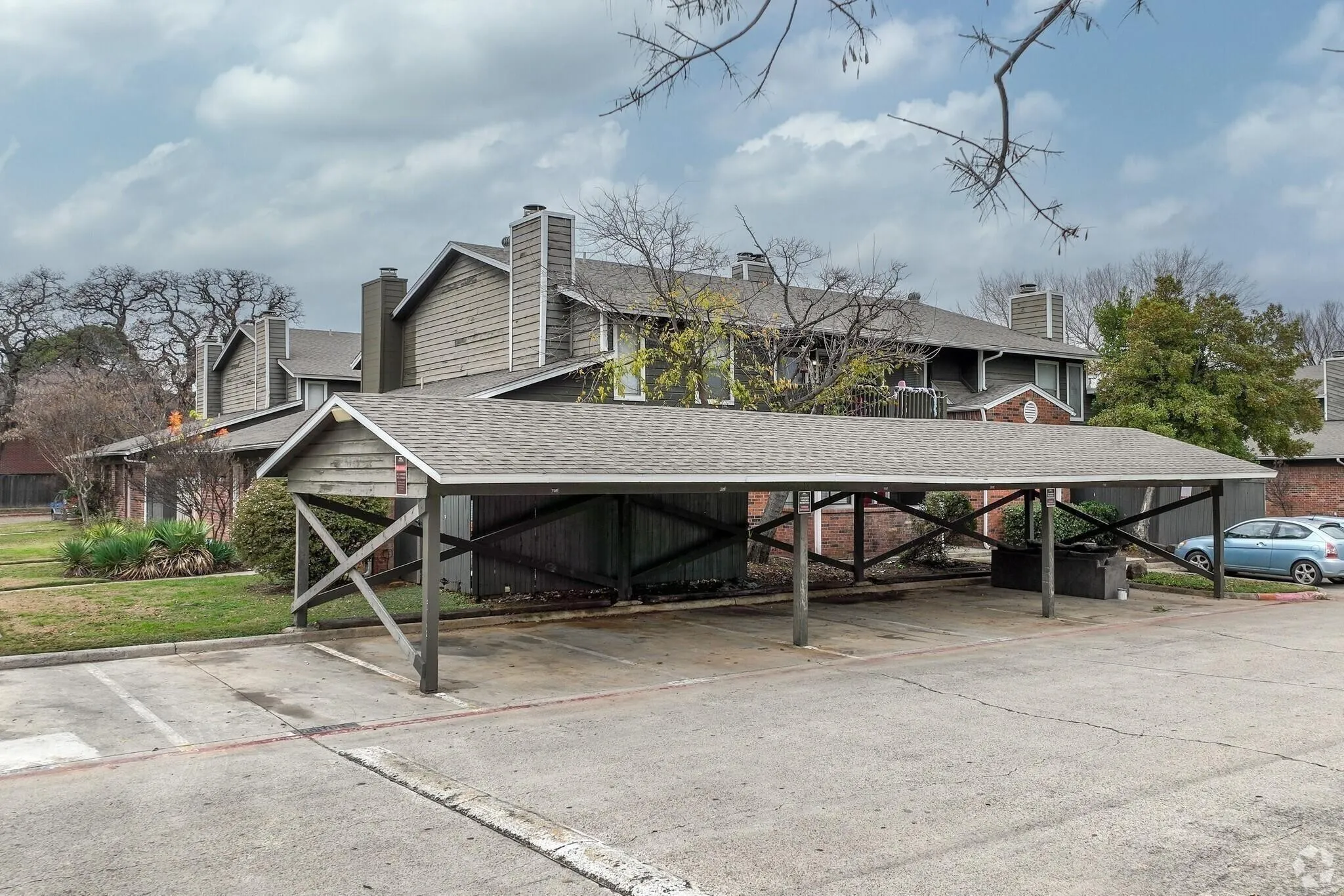 Condominium For Sale in Tarrant County , 1122 Millview Drive 1703, Arlington, Texas 76012, 3 Bedroom, 2 Bathroom, Garage spaces, 1,200 Sqft, built in 1984, mls#21272333, Real Estate Agent in Arlington, Homes For Sale in Tarrant county, Homes For Sale in Arlington, Realtor in Arlington Texas, Real Estate Brokerage Independent Realty Texas, Luminita Cordes Realtor