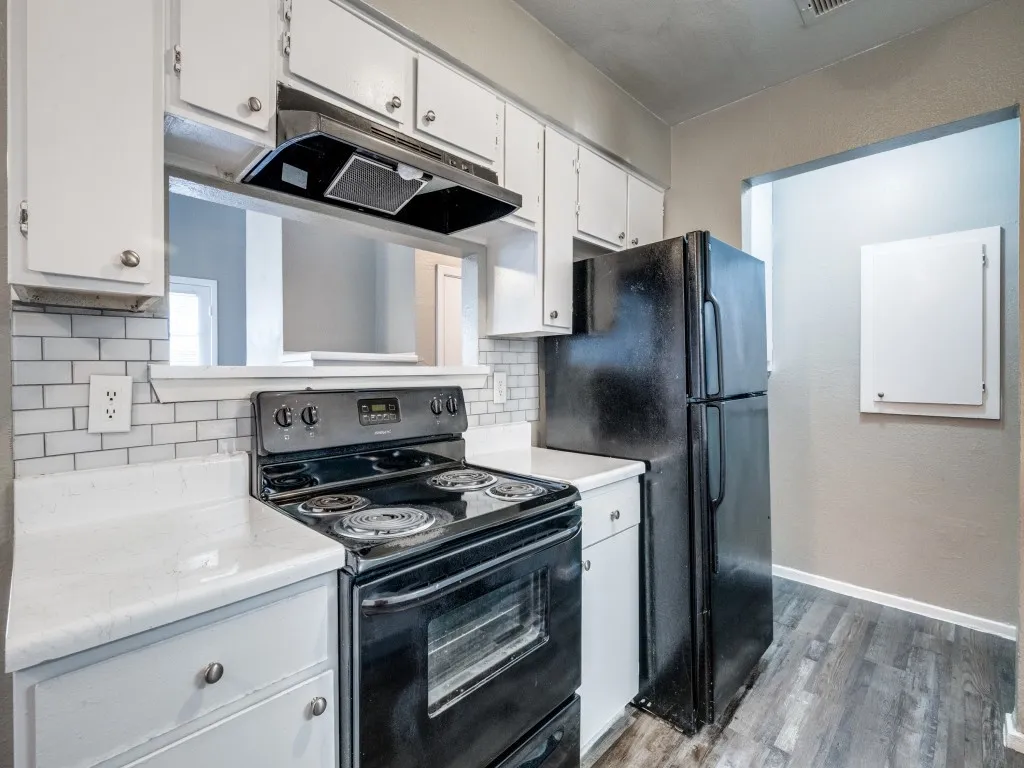 Condominium For Sale in Tarrant County , 1122 Millview Drive 1703, Arlington, Texas 76012, 3 Bedroom, 2 Bathroom, Garage spaces, 1,200 Sqft, built in 1984, mls#21272333, Real Estate Agent in Arlington, Homes For Sale in Tarrant county, Homes For Sale in Arlington, Realtor in Arlington Texas, Real Estate Brokerage Independent Realty Texas, Luminita Cordes Realtor