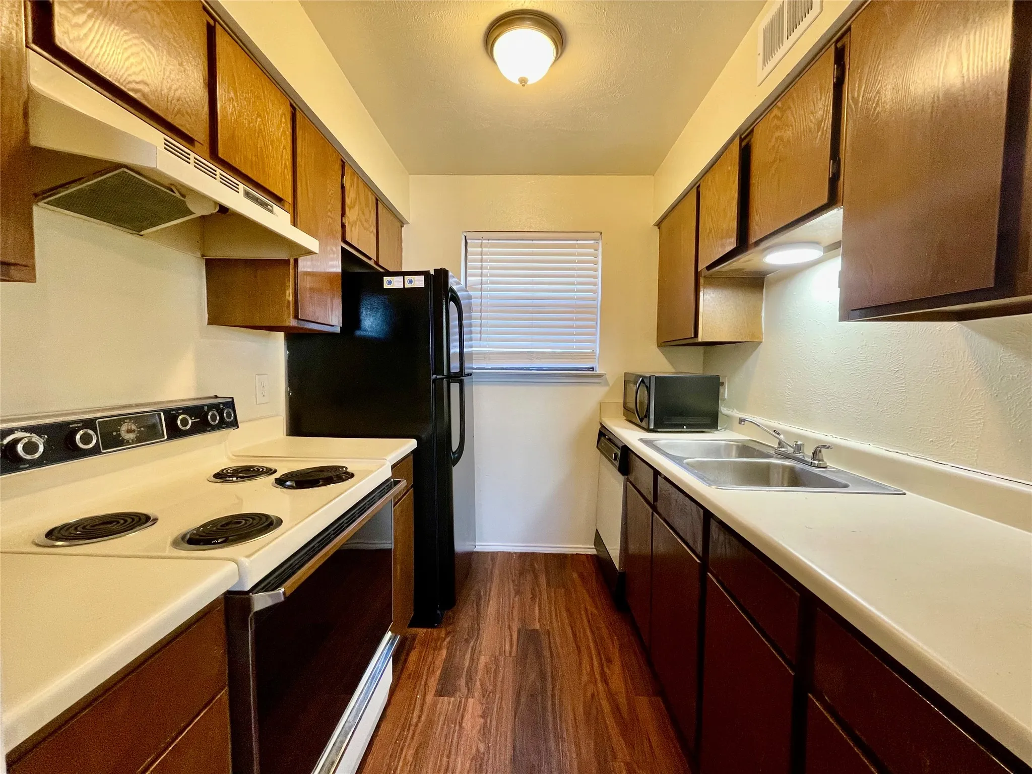 Nice kitchen with lots of cabinets and counter space.