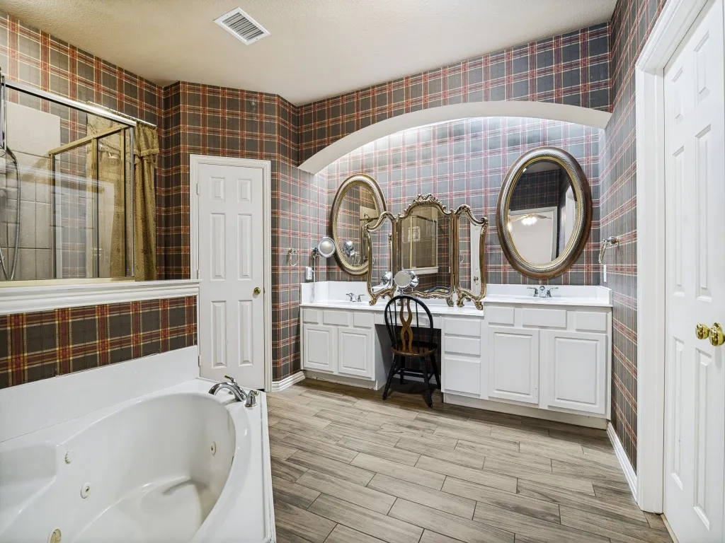 Single Family Residence For Sale in Dallas County , 10405 Panks Court, Rowlett, Texas 75089, 5 Bedroom, 4 Bathroom, 2 Garage spaces, 3,948 Sqft, built in 2004, mls#21272019, Real Estate Agent in Rowlett, Homes For Sale in Dallas county, Homes For Sale in Rowlett, Realtor in Rowlett Texas, Real Estate Brokerage Independent Realty Texas, Luminita Cordes Realtor