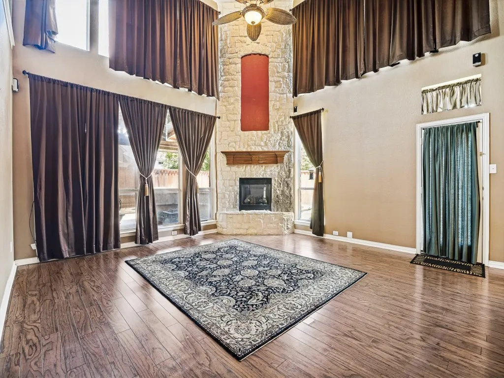 Single Family Residence For Sale in Dallas County , 10405 Panks Court, Rowlett, Texas 75089, 5 Bedroom, 4 Bathroom, 2 Garage spaces, 3,948 Sqft, built in 2004, mls#21272019, Real Estate Agent in Rowlett, Homes For Sale in Dallas county, Homes For Sale in Rowlett, Realtor in Rowlett Texas, Real Estate Brokerage Independent Realty Texas, Luminita Cordes Realtor