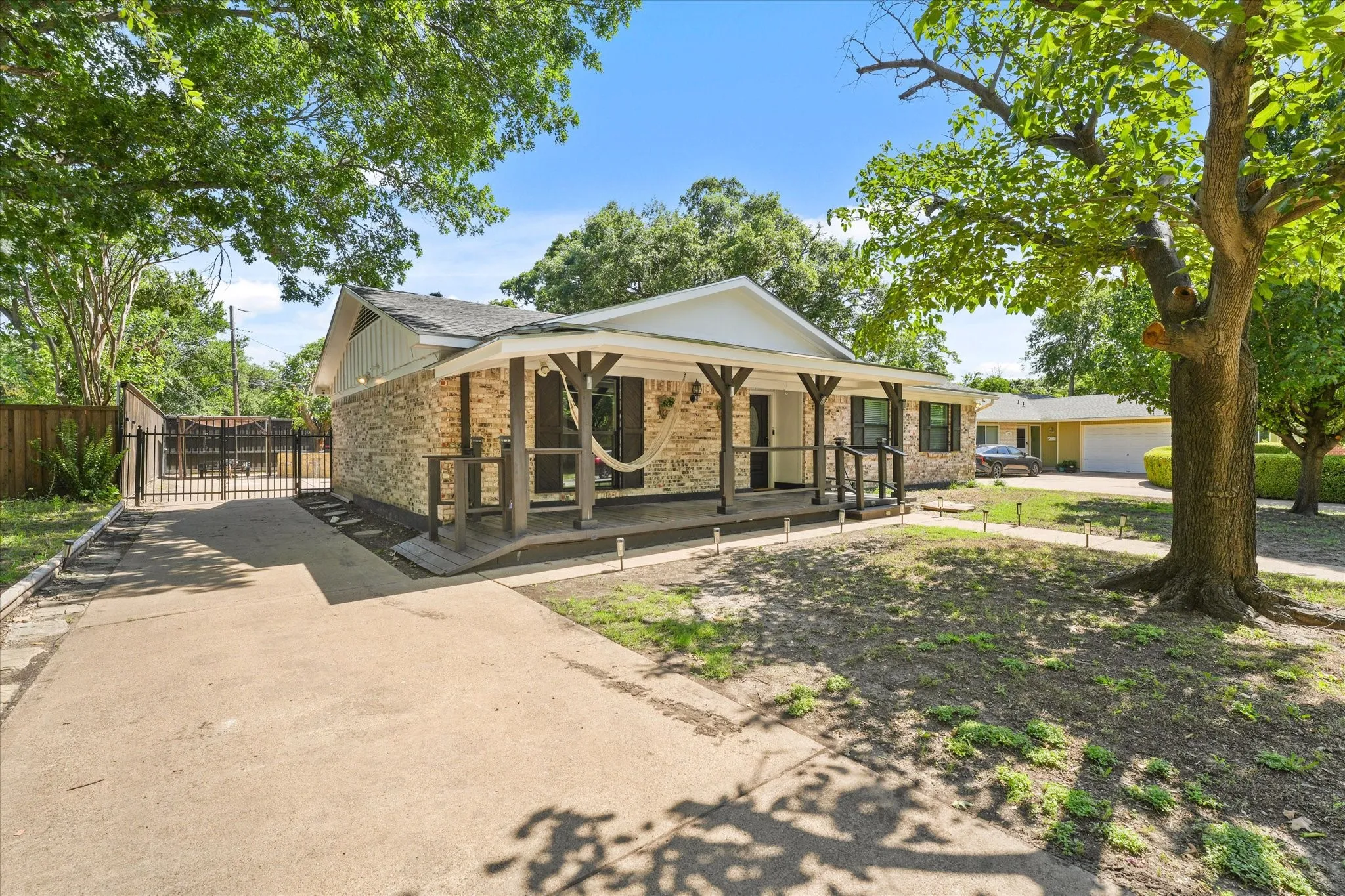 Single Family Residence For Sale in Dallas County , 2795 Beechmont Drive, Dallas, Texas 75228, 4 Bedroom, 3 Bathroom, Garage spaces, 1,833 Sqft, built in 1964, mls#21272382, Real Estate Agent in Dallas, Homes For Sale in Dallas county, Homes For Sale in Dallas, Realtor in Dallas Texas, Real Estate Brokerage Independent Realty Texas, Luminita Cordes Realtor