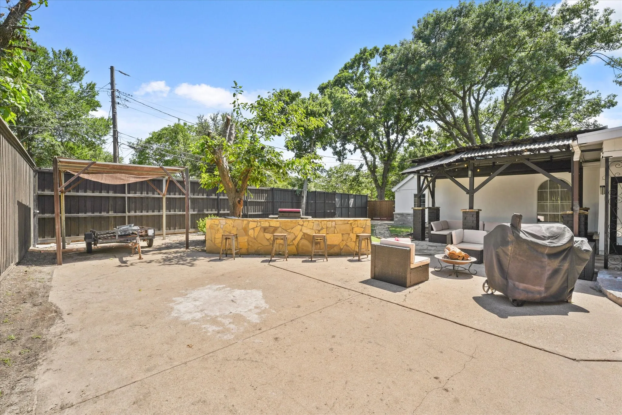 Single Family Residence For Sale in Dallas County , 2795 Beechmont Drive, Dallas, Texas 75228, 4 Bedroom, 3 Bathroom, Garage spaces, 1,833 Sqft, built in 1964, mls#21272382, Real Estate Agent in Dallas, Homes For Sale in Dallas county, Homes For Sale in Dallas, Realtor in Dallas Texas, Real Estate Brokerage Independent Realty Texas, Luminita Cordes Realtor