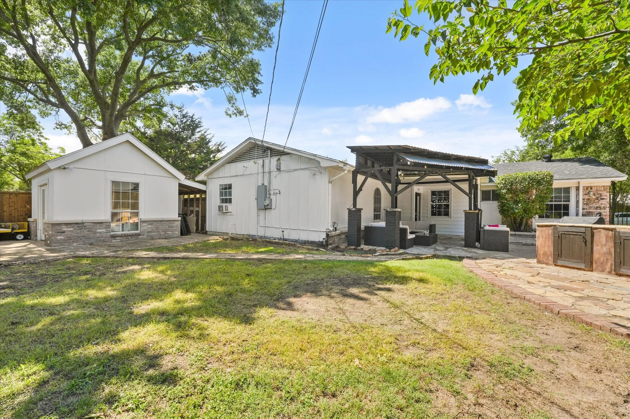 Single Family Residence For Sale in Dallas County , 2795 Beechmont Drive, Dallas, Texas 75228, 4 Bedroom, 3 Bathroom, Garage spaces, 1,833 Sqft, built in 1964, mls#21272382, Real Estate Agent in Dallas, Homes For Sale in Dallas county, Homes For Sale in Dallas, Realtor in Dallas Texas, Real Estate Brokerage Independent Realty Texas, Luminita Cordes Realtor