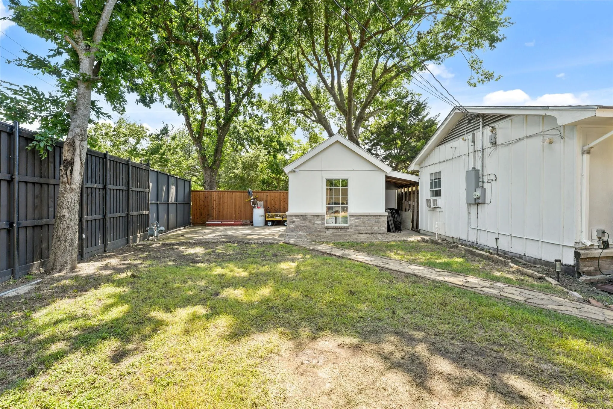 Single Family Residence For Sale in Dallas County , 2795 Beechmont Drive, Dallas, Texas 75228, 4 Bedroom, 3 Bathroom, Garage spaces, 1,833 Sqft, built in 1964, mls#21272382, Real Estate Agent in Dallas, Homes For Sale in Dallas county, Homes For Sale in Dallas, Realtor in Dallas Texas, Real Estate Brokerage Independent Realty Texas, Luminita Cordes Realtor