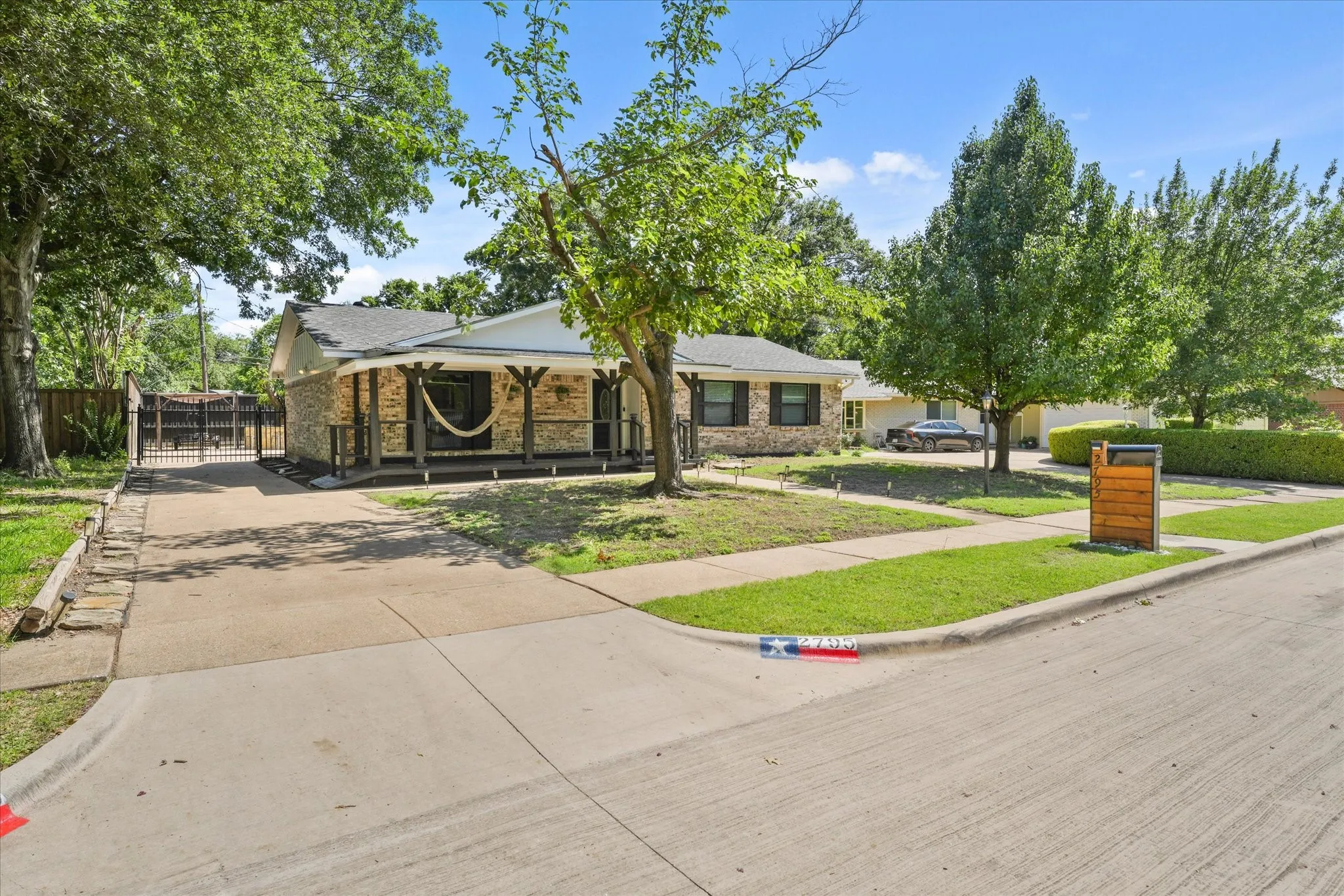 Single Family Residence For Sale in Dallas County , 2795 Beechmont Drive, Dallas, Texas 75228, 4 Bedroom, 3 Bathroom, Garage spaces, 1,833 Sqft, built in 1964, mls#21272382, Real Estate Agent in Dallas, Homes For Sale in Dallas county, Homes For Sale in Dallas, Realtor in Dallas Texas, Real Estate Brokerage Independent Realty Texas, Luminita Cordes Realtor