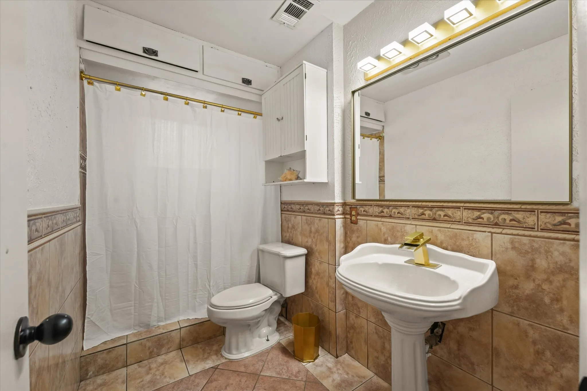 Single Family Residence For Sale in Dallas County , 2795 Beechmont Drive, Dallas, Texas 75228, 4 Bedroom, 3 Bathroom, Garage spaces, 1,833 Sqft, built in 1964, mls#21272382, Real Estate Agent in Dallas, Homes For Sale in Dallas county, Homes For Sale in Dallas, Realtor in Dallas Texas, Real Estate Brokerage Independent Realty Texas, Luminita Cordes Realtor