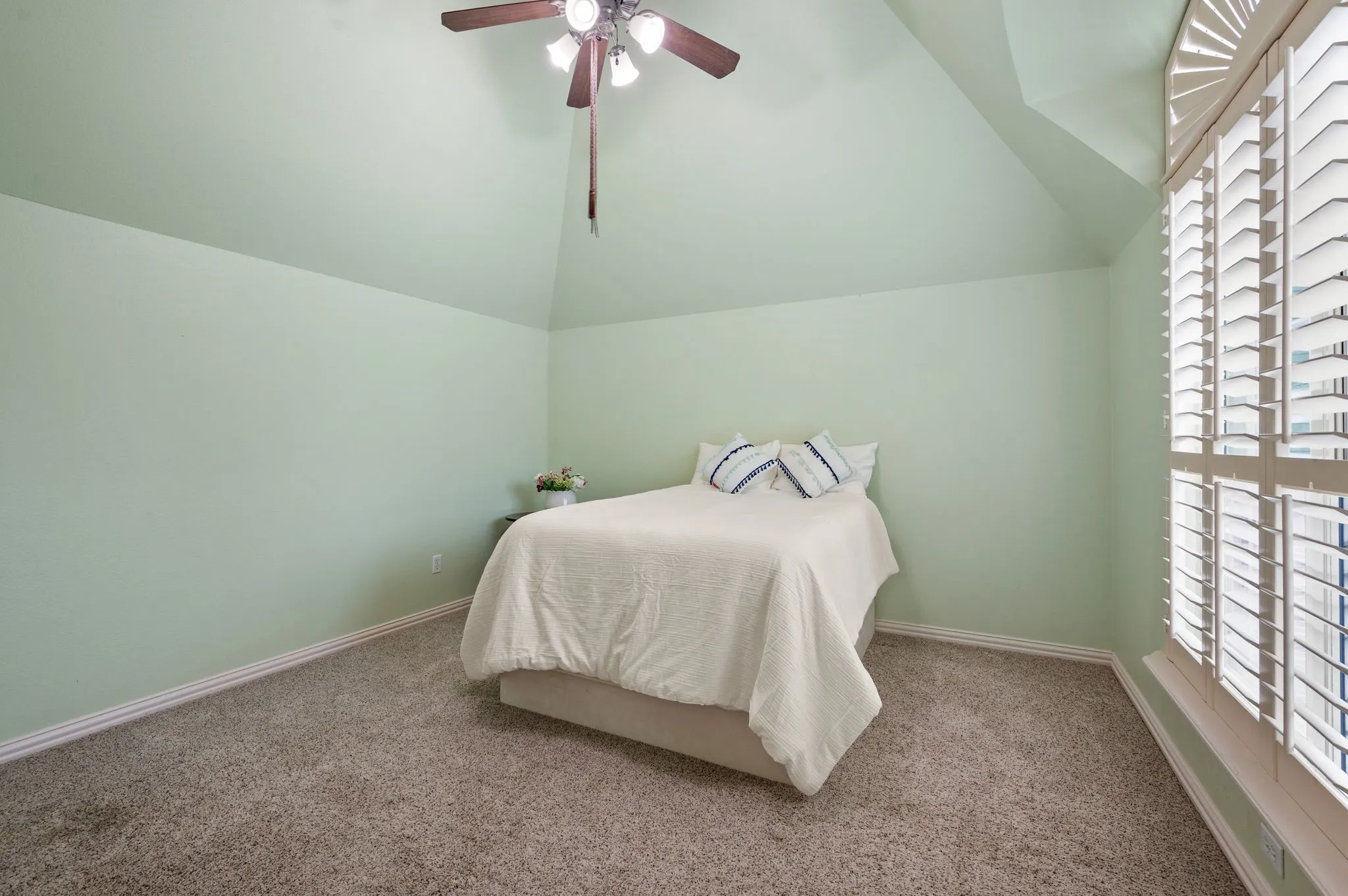 Single Family Residence For Sale in Tarrant County , 1908 Stratton Court, Colleyville, Texas 76034, 5 Bedroom, 6 Bathroom, 4 Garage spaces, 5,187 Sqft, built in 2003, mls#21265199, Real Estate Agent in Colleyville, Homes For Sale in Tarrant county, Homes For Sale in Colleyville, Realtor in Colleyville Texas, Real Estate Brokerage Independent Realty Texas, Luminita Cordes Realtor
