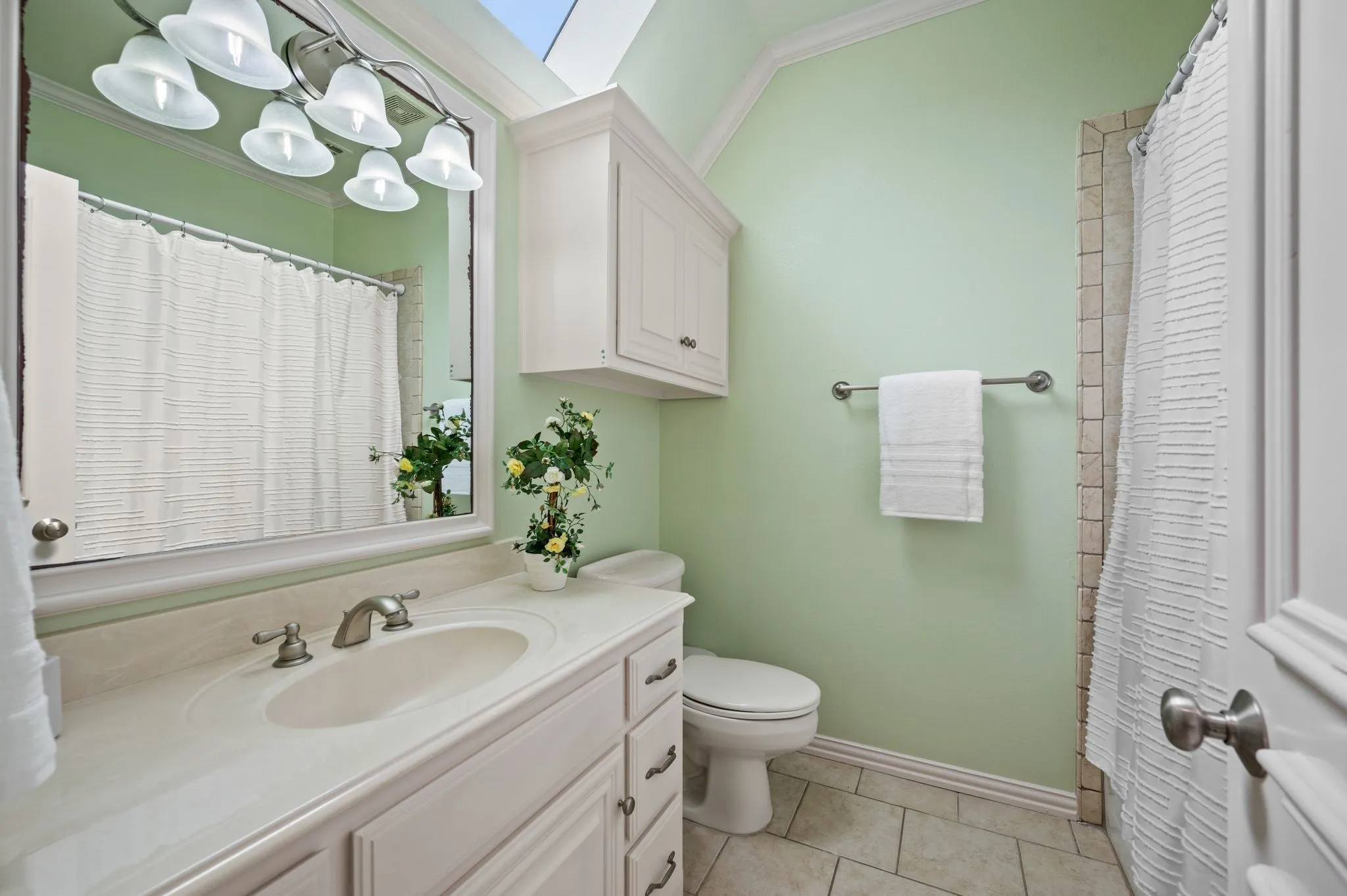 Single Family Residence For Sale in Tarrant County , 1908 Stratton Court, Colleyville, Texas 76034, 5 Bedroom, 6 Bathroom, 4 Garage spaces, 5,187 Sqft, built in 2003, mls#21265199, Real Estate Agent in Colleyville, Homes For Sale in Tarrant county, Homes For Sale in Colleyville, Realtor in Colleyville Texas, Real Estate Brokerage Independent Realty Texas, Luminita Cordes Realtor