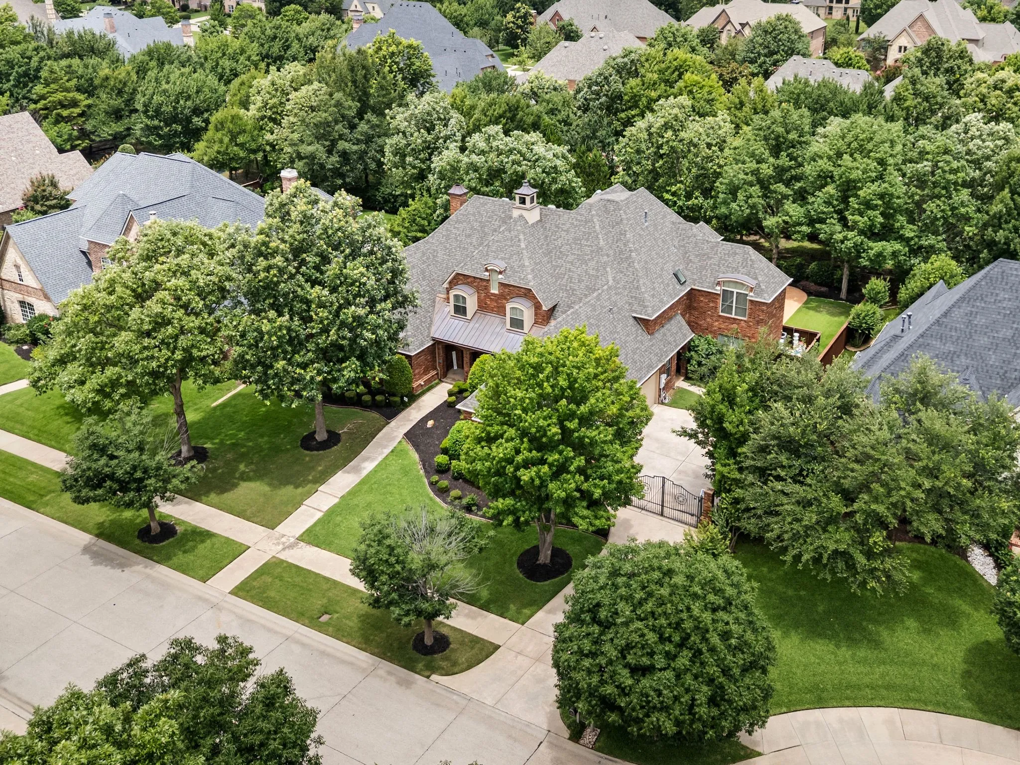 Single Family Residence For Sale in Tarrant County , 1908 Stratton Court, Colleyville, Texas 76034, 5 Bedroom, 6 Bathroom, 4 Garage spaces, 5,187 Sqft, built in 2003, mls#21265199, Real Estate Agent in Colleyville, Homes For Sale in Tarrant county, Homes For Sale in Colleyville, Realtor in Colleyville Texas, Real Estate Brokerage Independent Realty Texas, Luminita Cordes Realtor
