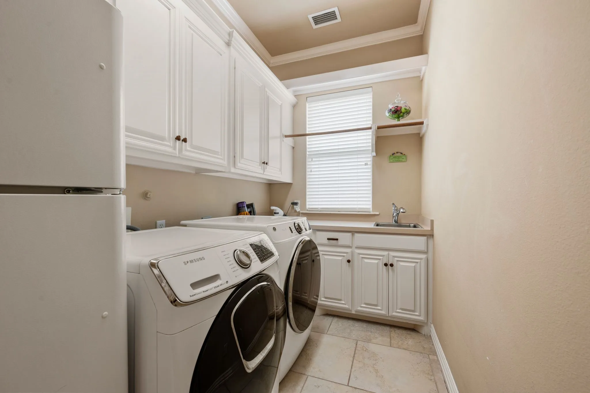 Single Family Residence For Sale in Tarrant County , 1908 Stratton Court, Colleyville, Texas 76034, 5 Bedroom, 6 Bathroom, 4 Garage spaces, 5,187 Sqft, built in 2003, mls#21265199, Real Estate Agent in Colleyville, Homes For Sale in Tarrant county, Homes For Sale in Colleyville, Realtor in Colleyville Texas, Real Estate Brokerage Independent Realty Texas, Luminita Cordes Realtor