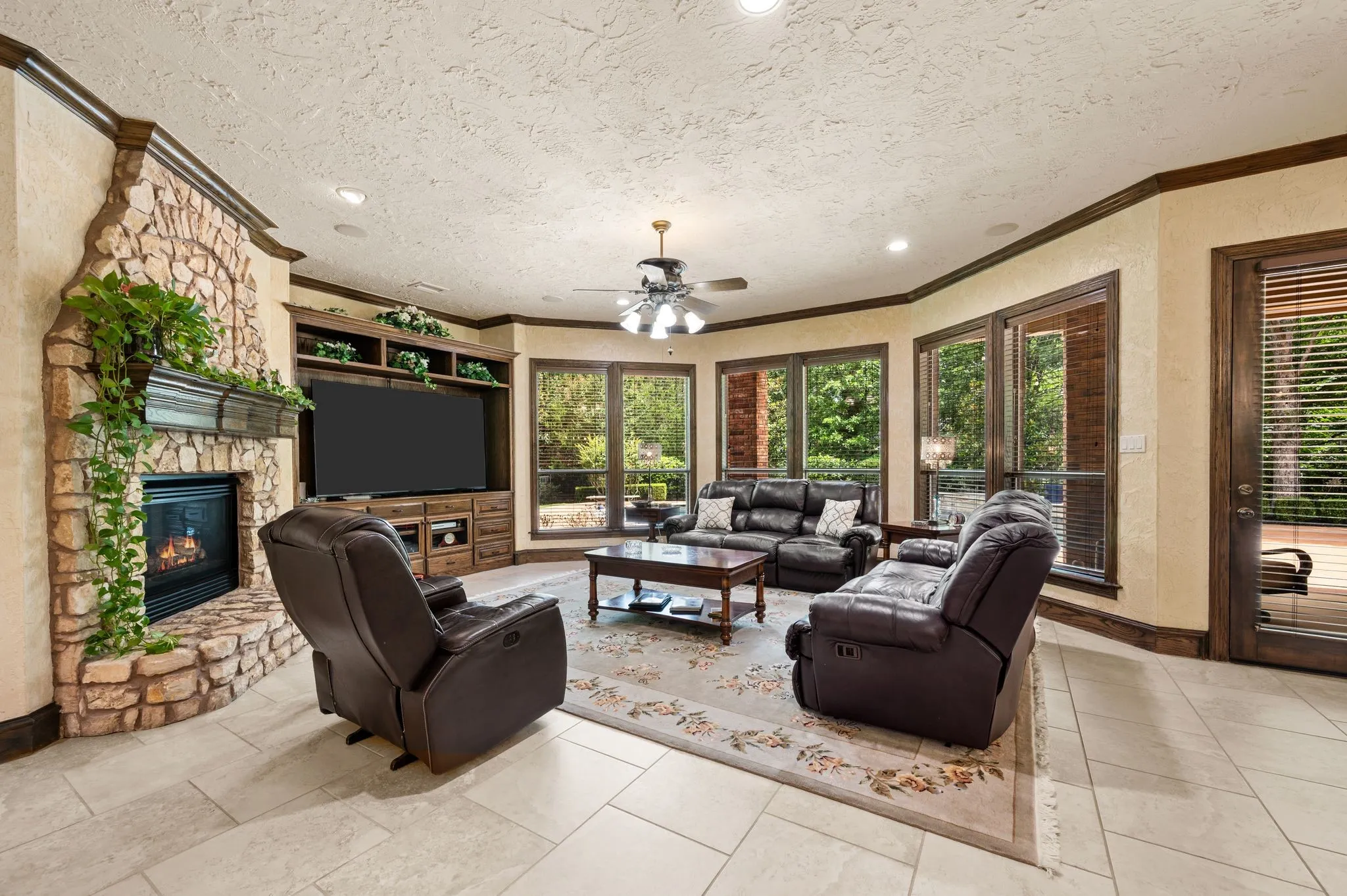 Single Family Residence For Sale in Tarrant County , 1908 Stratton Court, Colleyville, Texas 76034, 5 Bedroom, 6 Bathroom, 4 Garage spaces, 5,187 Sqft, built in 2003, mls#21265199, Real Estate Agent in Colleyville, Homes For Sale in Tarrant county, Homes For Sale in Colleyville, Realtor in Colleyville Texas, Real Estate Brokerage Independent Realty Texas, Luminita Cordes Realtor