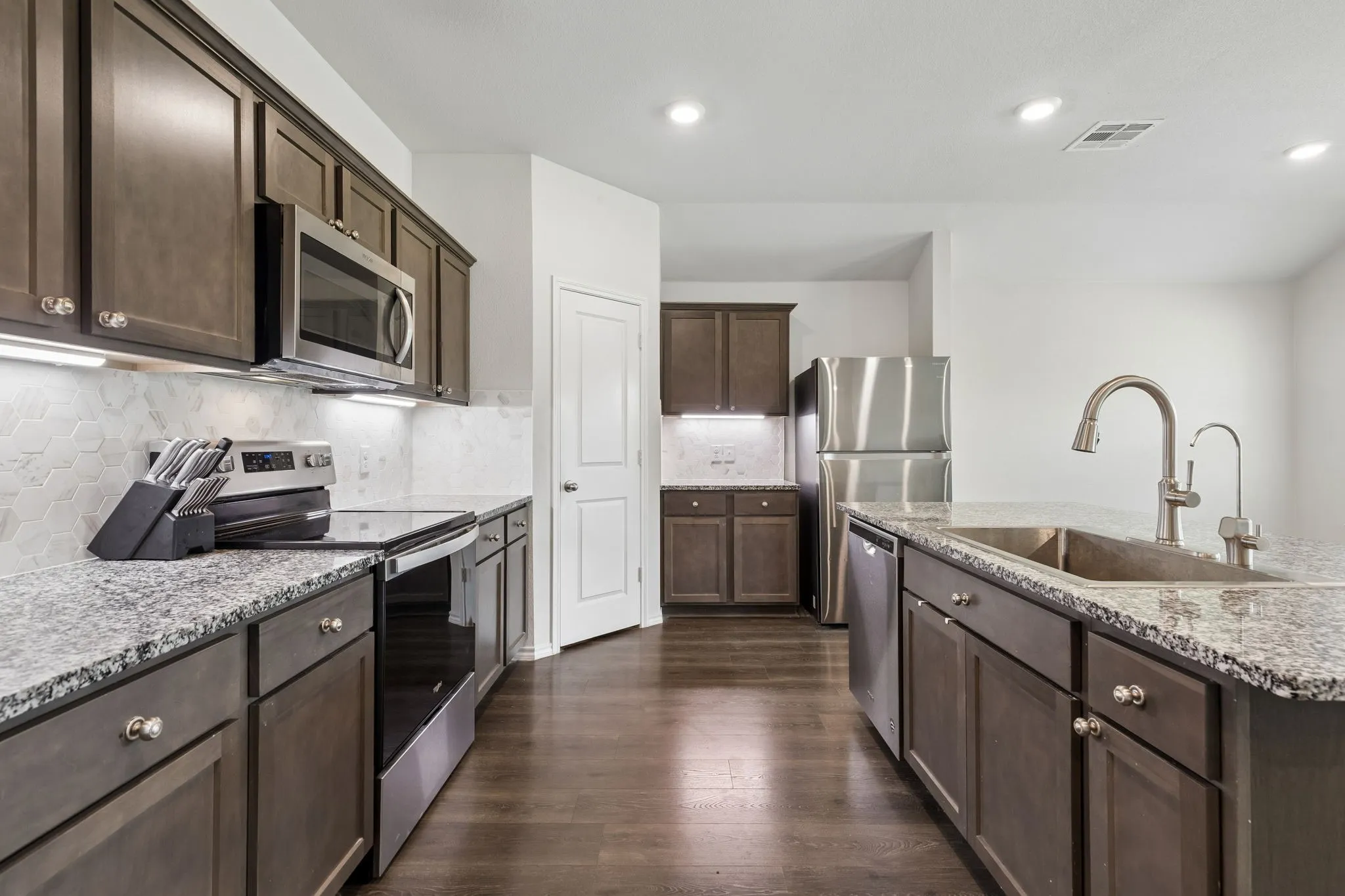 Single Family Residence For Sale in Denton County , 932 Juno Lane, Denton, Texas 76209, 4 Bedroom, 2 Bathroom, 2 Garage spaces, 1,567 Sqft, built in 2021, mls#21272054, Real Estate Agent in Denton, Homes For Sale in Denton county, Homes For Sale in Denton, Realtor in Denton Texas, Real Estate Brokerage Independent Realty Texas, Luminita Cordes Realtor