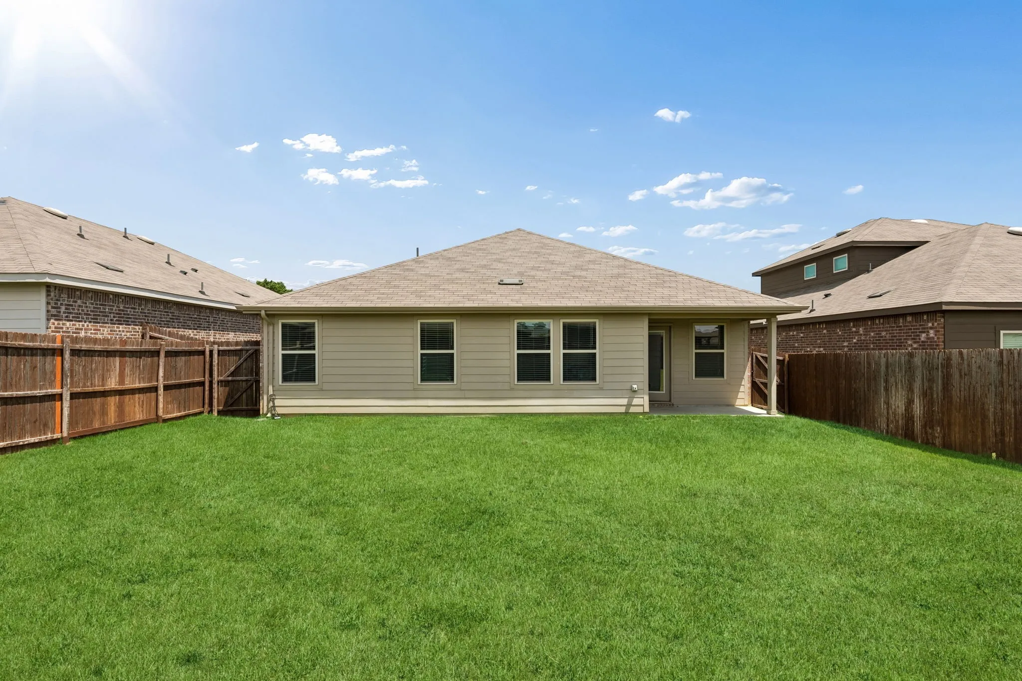 Single Family Residence For Sale in Denton County , 932 Juno Lane, Denton, Texas 76209, 4 Bedroom, 2 Bathroom, 2 Garage spaces, 1,567 Sqft, built in 2021, mls#21272054, Real Estate Agent in Denton, Homes For Sale in Denton county, Homes For Sale in Denton, Realtor in Denton Texas, Real Estate Brokerage Independent Realty Texas, Luminita Cordes Realtor
