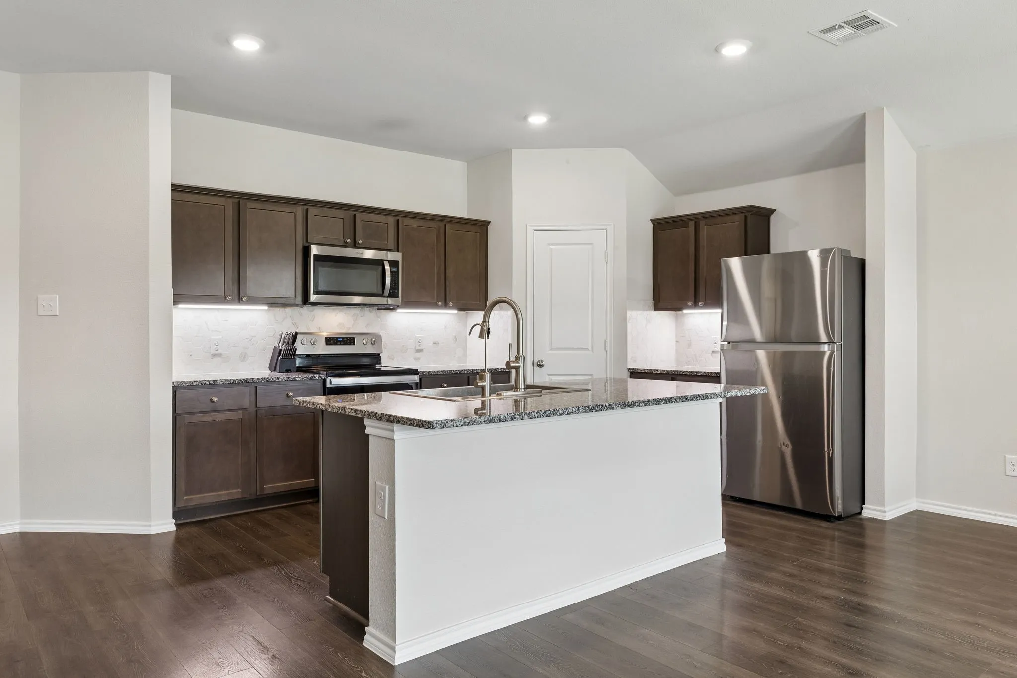Single Family Residence For Sale in Denton County , 932 Juno Lane, Denton, Texas 76209, 4 Bedroom, 2 Bathroom, 2 Garage spaces, 1,567 Sqft, built in 2021, mls#21272054, Real Estate Agent in Denton, Homes For Sale in Denton county, Homes For Sale in Denton, Realtor in Denton Texas, Real Estate Brokerage Independent Realty Texas, Luminita Cordes Realtor