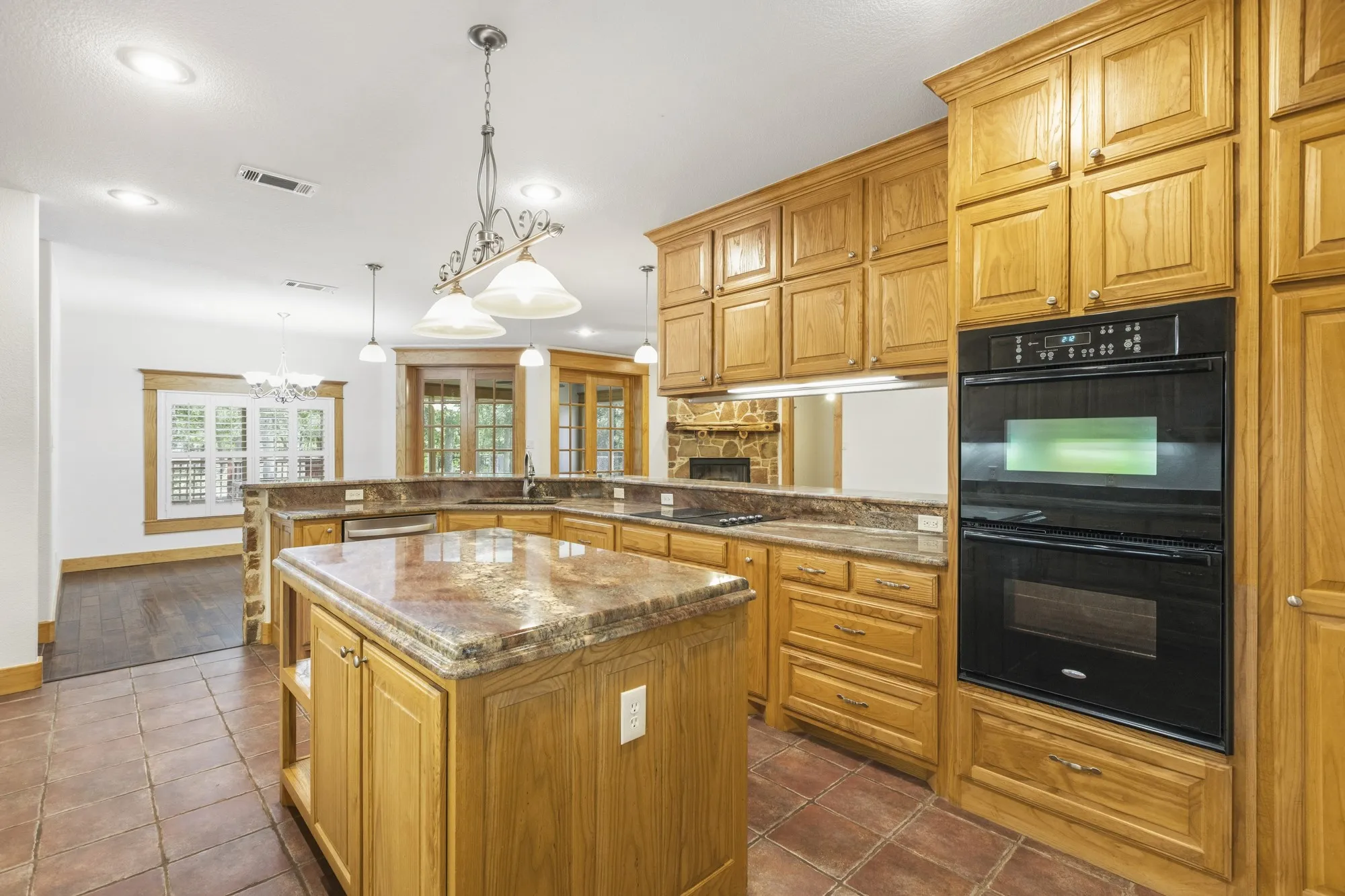 Single Family Residence For Sale in Hunt County , 6373 Hidden Oaks Drive, Quinlan, Texas 75474, 3 Bedroom, 3 Bathroom, 2 Garage spaces, 2,673 Sqft, built in 2011, mls#21271922, Real Estate Agent in Quinlan, Homes For Sale in Hunt county, Homes For Sale in Quinlan, Realtor in Quinlan Texas, Real Estate Brokerage Independent Realty Texas, Luminita Cordes Realtor