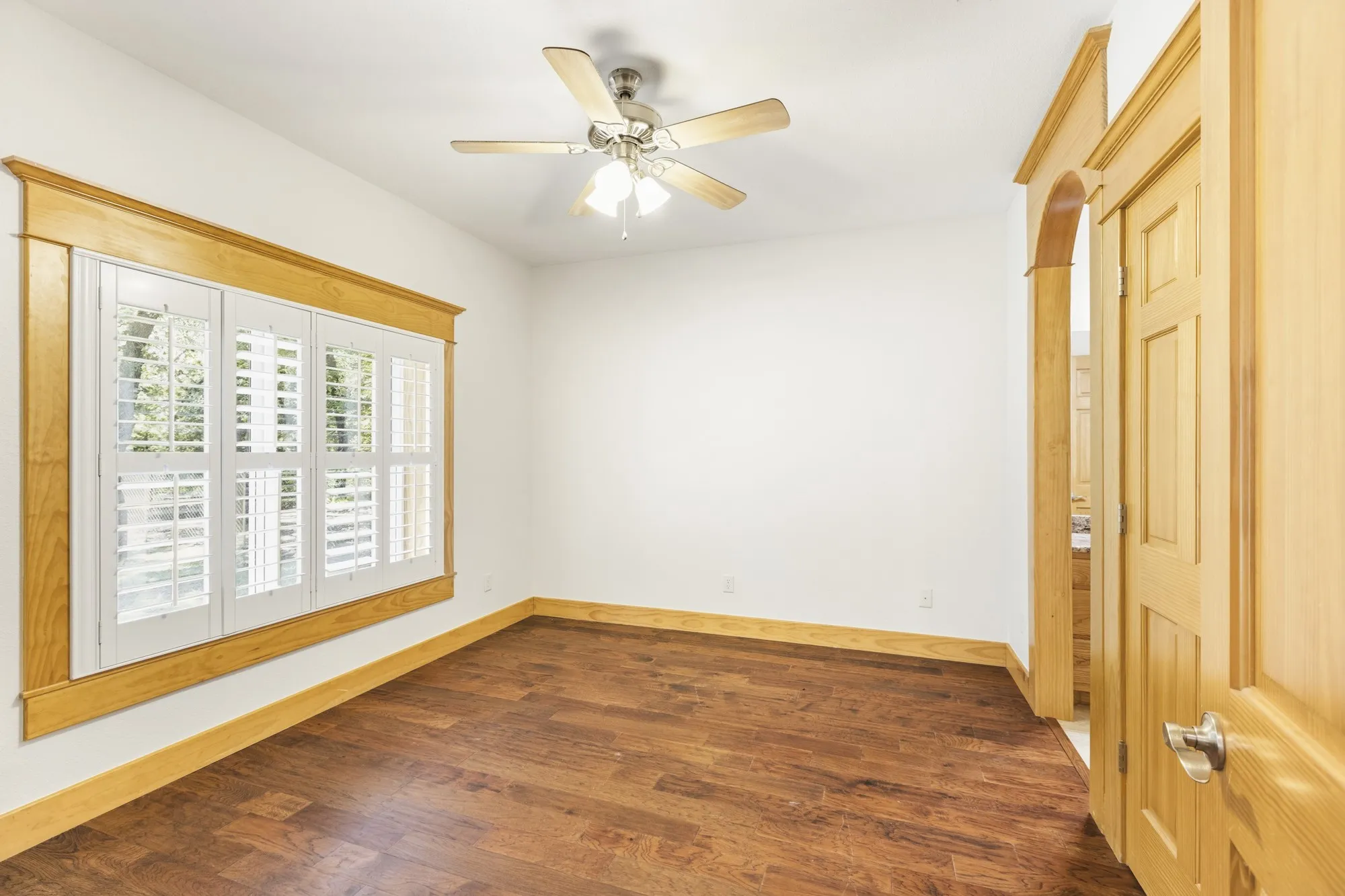 Single Family Residence For Sale in Hunt County , 6373 Hidden Oaks Drive, Quinlan, Texas 75474, 3 Bedroom, 3 Bathroom, 2 Garage spaces, 2,673 Sqft, built in 2011, mls#21271922, Real Estate Agent in Quinlan, Homes For Sale in Hunt county, Homes For Sale in Quinlan, Realtor in Quinlan Texas, Real Estate Brokerage Independent Realty Texas, Luminita Cordes Realtor