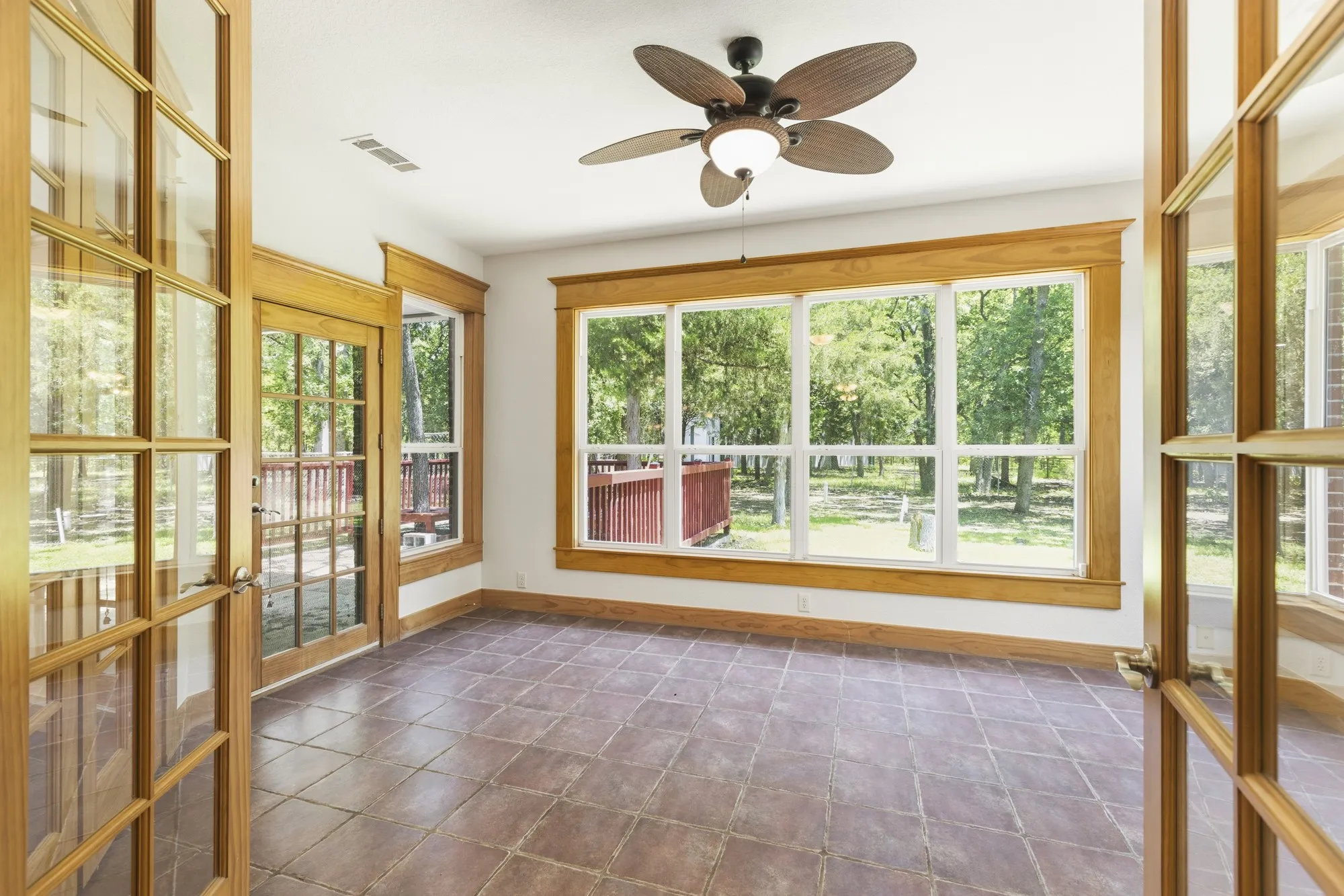 Single Family Residence For Sale in Hunt County , 6373 Hidden Oaks Drive, Quinlan, Texas 75474, 3 Bedroom, 3 Bathroom, 2 Garage spaces, 2,673 Sqft, built in 2011, mls#21271922, Real Estate Agent in Quinlan, Homes For Sale in Hunt county, Homes For Sale in Quinlan, Realtor in Quinlan Texas, Real Estate Brokerage Independent Realty Texas, Luminita Cordes Realtor