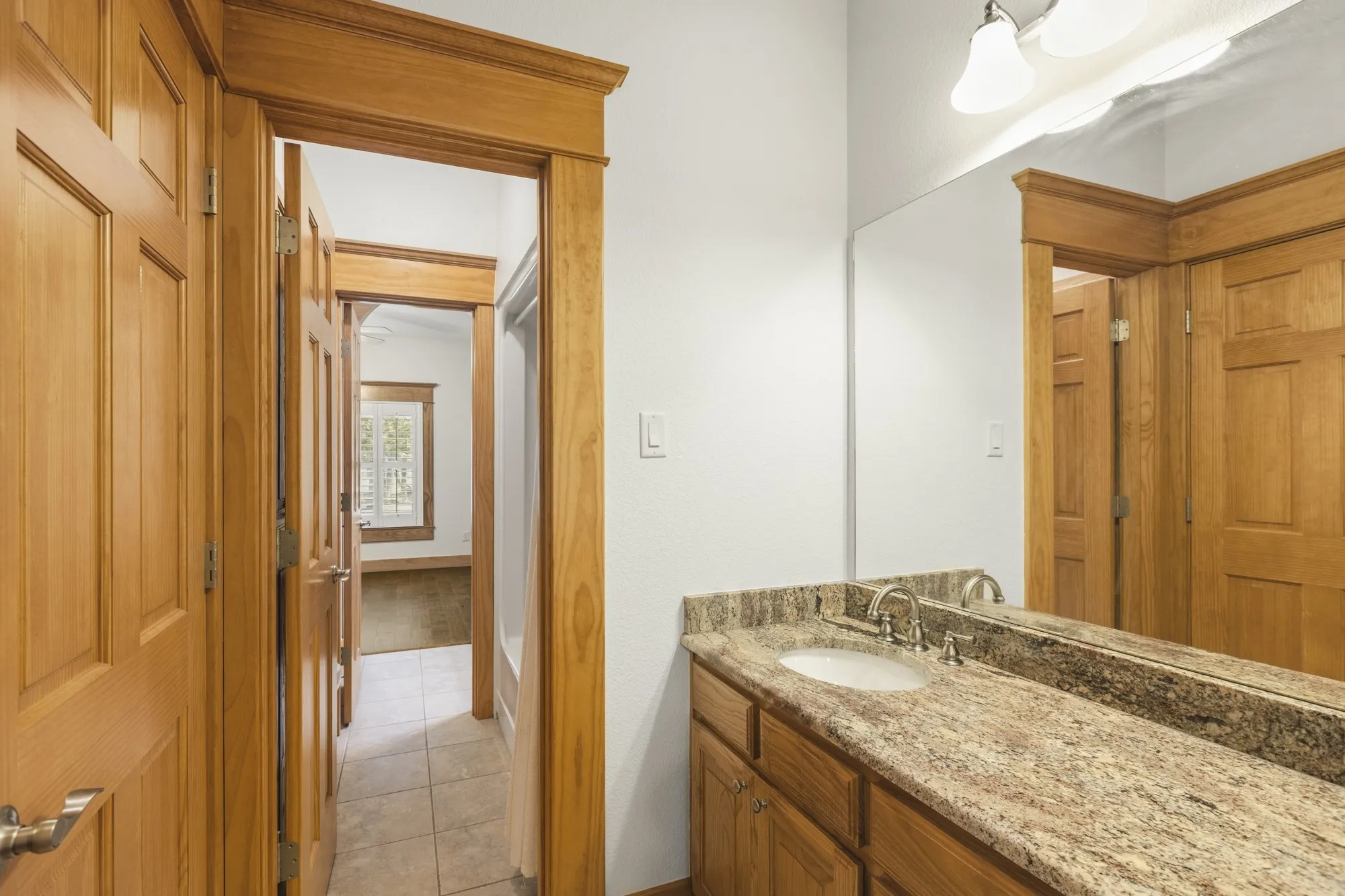 Single Family Residence For Sale in Hunt County , 6373 Hidden Oaks Drive, Quinlan, Texas 75474, 3 Bedroom, 3 Bathroom, 2 Garage spaces, 2,673 Sqft, built in 2011, mls#21271922, Real Estate Agent in Quinlan, Homes For Sale in Hunt county, Homes For Sale in Quinlan, Realtor in Quinlan Texas, Real Estate Brokerage Independent Realty Texas, Luminita Cordes Realtor
