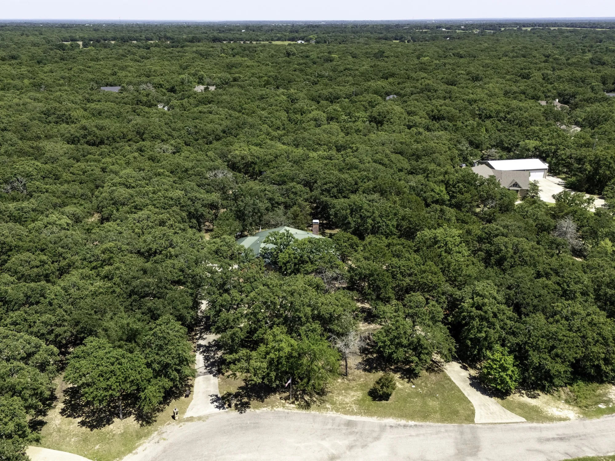 Single Family Residence For Sale in Hunt County , 6373 Hidden Oaks Drive, Quinlan, Texas 75474, 3 Bedroom, 3 Bathroom, 2 Garage spaces, 2,673 Sqft, built in 2011, mls#21271922, Real Estate Agent in Quinlan, Homes For Sale in Hunt county, Homes For Sale in Quinlan, Realtor in Quinlan Texas, Real Estate Brokerage Independent Realty Texas, Luminita Cordes Realtor