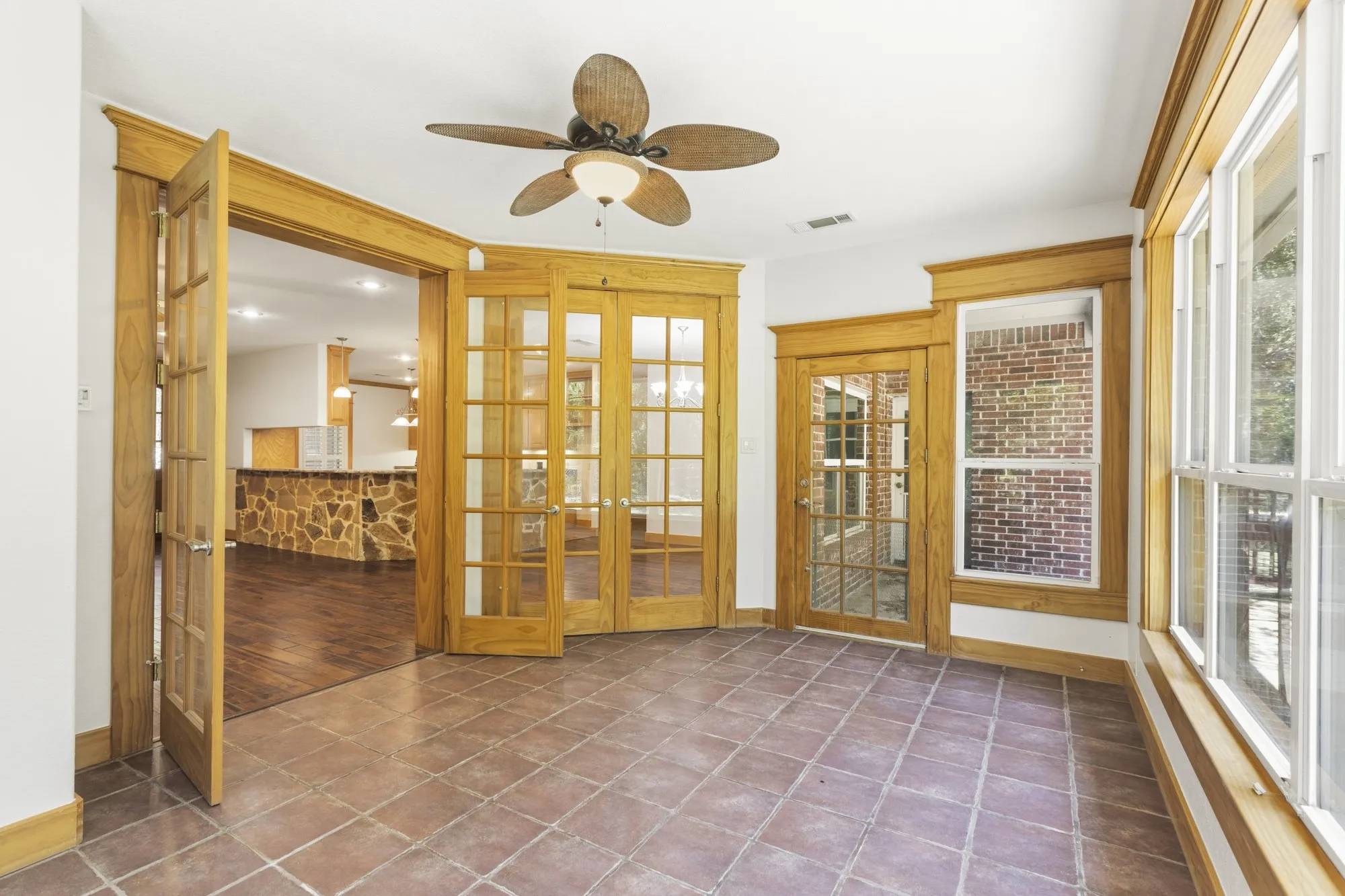 Single Family Residence For Sale in Hunt County , 6373 Hidden Oaks Drive, Quinlan, Texas 75474, 3 Bedroom, 3 Bathroom, 2 Garage spaces, 2,673 Sqft, built in 2011, mls#21271922, Real Estate Agent in Quinlan, Homes For Sale in Hunt county, Homes For Sale in Quinlan, Realtor in Quinlan Texas, Real Estate Brokerage Independent Realty Texas, Luminita Cordes Realtor