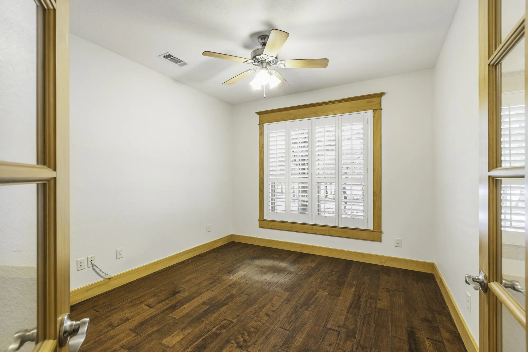 Single Family Residence For Sale in Hunt County , 6373 Hidden Oaks Drive, Quinlan, Texas 75474, 3 Bedroom, 3 Bathroom, 2 Garage spaces, 2,673 Sqft, built in 2011, mls#21271922, Real Estate Agent in Quinlan, Homes For Sale in Hunt county, Homes For Sale in Quinlan, Realtor in Quinlan Texas, Real Estate Brokerage Independent Realty Texas, Luminita Cordes Realtor