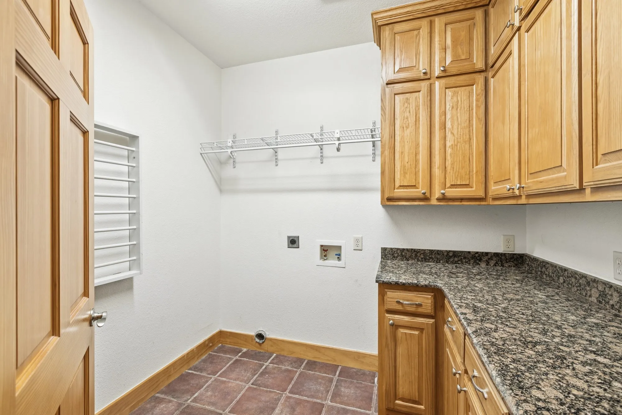 Single Family Residence For Sale in Hunt County , 6373 Hidden Oaks Drive, Quinlan, Texas 75474, 3 Bedroom, 3 Bathroom, 2 Garage spaces, 2,673 Sqft, built in 2011, mls#21271922, Real Estate Agent in Quinlan, Homes For Sale in Hunt county, Homes For Sale in Quinlan, Realtor in Quinlan Texas, Real Estate Brokerage Independent Realty Texas, Luminita Cordes Realtor