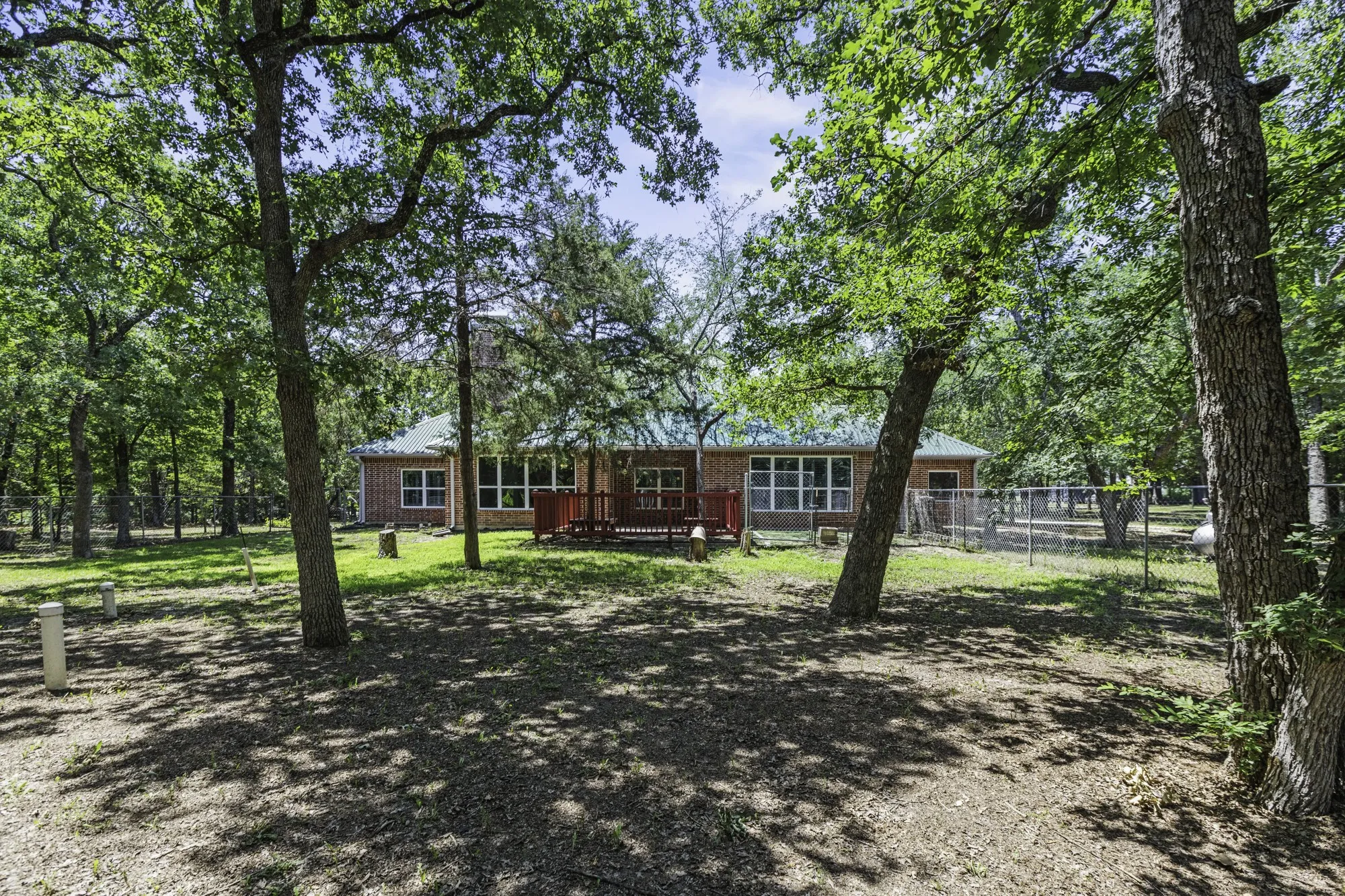 Single Family Residence For Sale in Hunt County , 6373 Hidden Oaks Drive, Quinlan, Texas 75474, 3 Bedroom, 3 Bathroom, 2 Garage spaces, 2,673 Sqft, built in 2011, mls#21271922, Real Estate Agent in Quinlan, Homes For Sale in Hunt county, Homes For Sale in Quinlan, Realtor in Quinlan Texas, Real Estate Brokerage Independent Realty Texas, Luminita Cordes Realtor