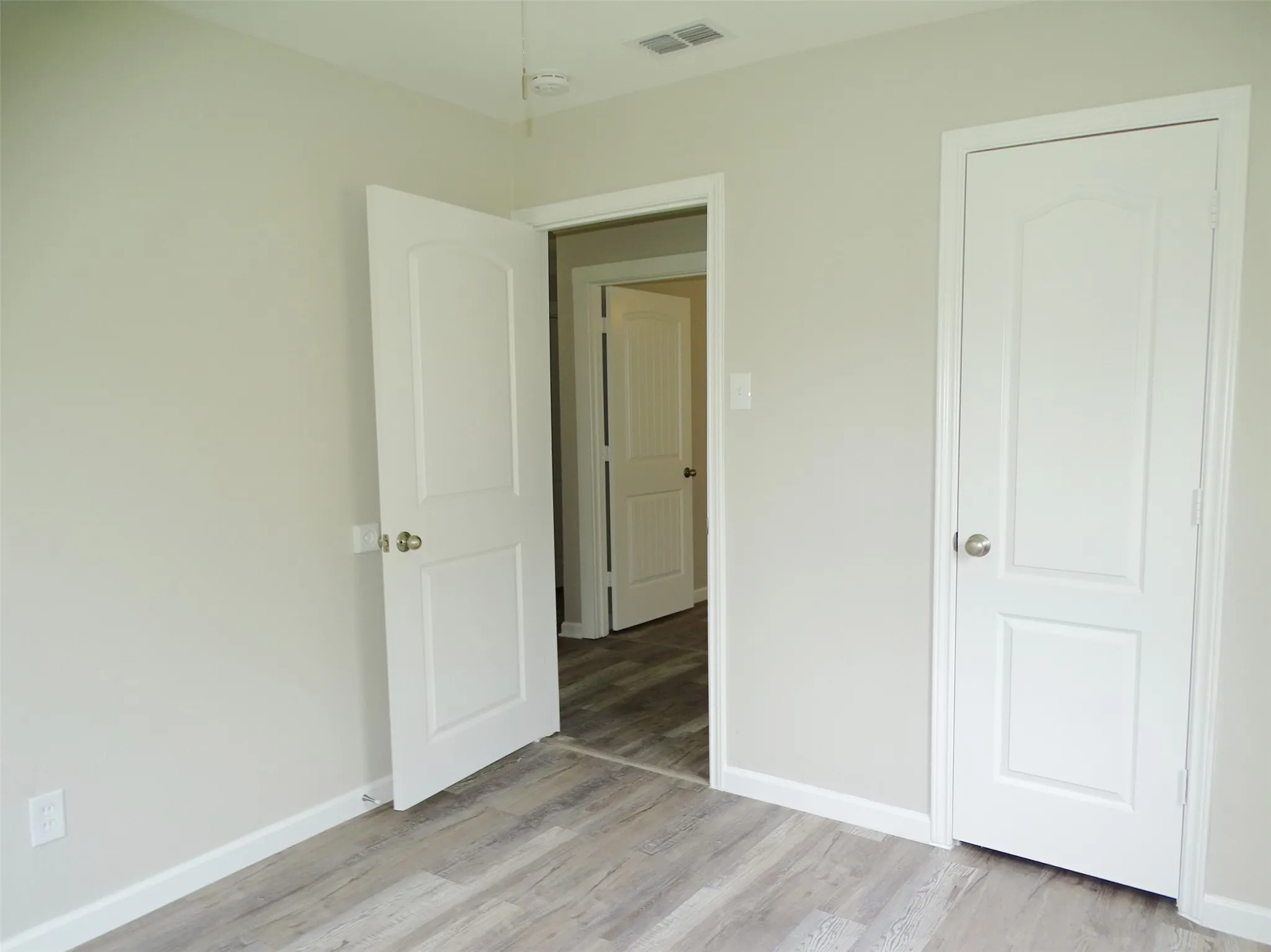 Single Family Residence For Sale in Dallas County , 202 E Cober Drive, Grand Prairie, Texas 75051, 4 Bedroom, 2 Bathroom, 1 Garage spaces, 1,506 Sqft, built in 1959, mls#21271358, Real Estate Agent in Grand Prairie, Homes For Sale in Dallas county, Homes For Sale in Grand Prairie, Realtor in Grand Prairie Texas, Real Estate Brokerage Independent Realty Texas, Luminita Cordes Realtor