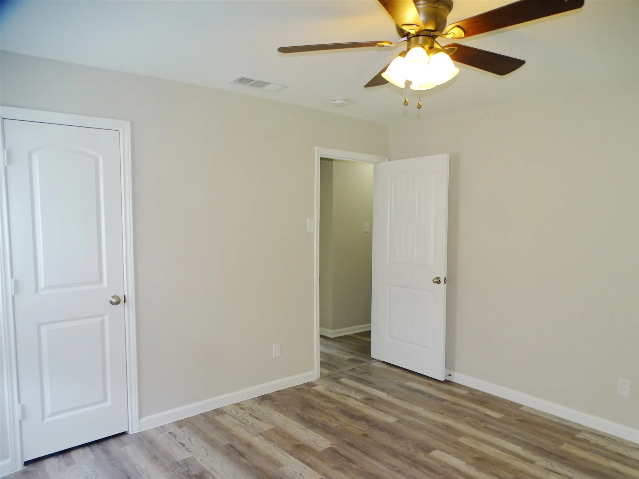 Single Family Residence For Sale in Dallas County , 202 E Cober Drive, Grand Prairie, Texas 75051, 4 Bedroom, 2 Bathroom, 1 Garage spaces, 1,506 Sqft, built in 1959, mls#21271358, Real Estate Agent in Grand Prairie, Homes For Sale in Dallas county, Homes For Sale in Grand Prairie, Realtor in Grand Prairie Texas, Real Estate Brokerage Independent Realty Texas, Luminita Cordes Realtor