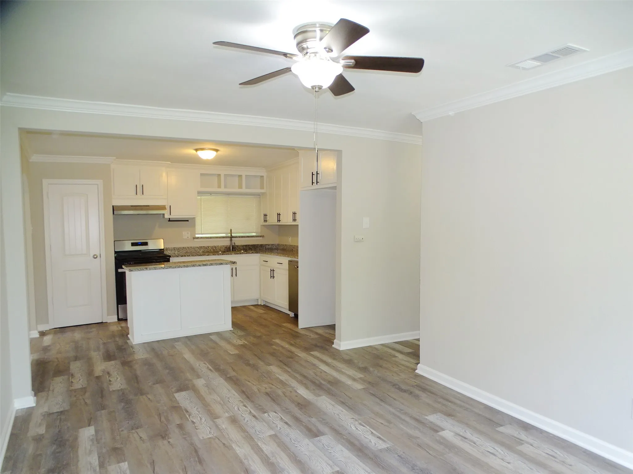Single Family Residence For Sale in Dallas County , 202 E Cober Drive, Grand Prairie, Texas 75051, 4 Bedroom, 2 Bathroom, 1 Garage spaces, 1,506 Sqft, built in 1959, mls#21271358, Real Estate Agent in Grand Prairie, Homes For Sale in Dallas county, Homes For Sale in Grand Prairie, Realtor in Grand Prairie Texas, Real Estate Brokerage Independent Realty Texas, Luminita Cordes Realtor