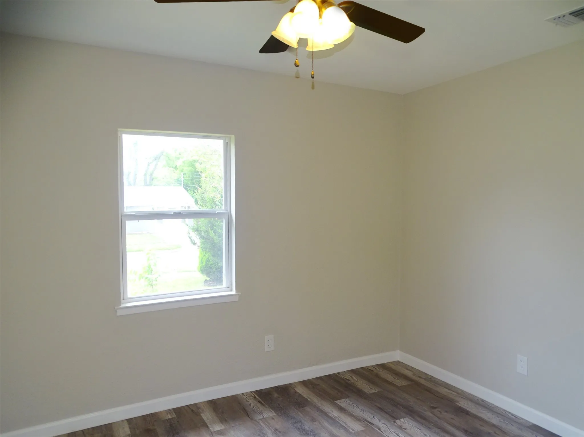 Single Family Residence For Sale in Dallas County , 202 E Cober Drive, Grand Prairie, Texas 75051, 4 Bedroom, 2 Bathroom, 1 Garage spaces, 1,506 Sqft, built in 1959, mls#21271358, Real Estate Agent in Grand Prairie, Homes For Sale in Dallas county, Homes For Sale in Grand Prairie, Realtor in Grand Prairie Texas, Real Estate Brokerage Independent Realty Texas, Luminita Cordes Realtor