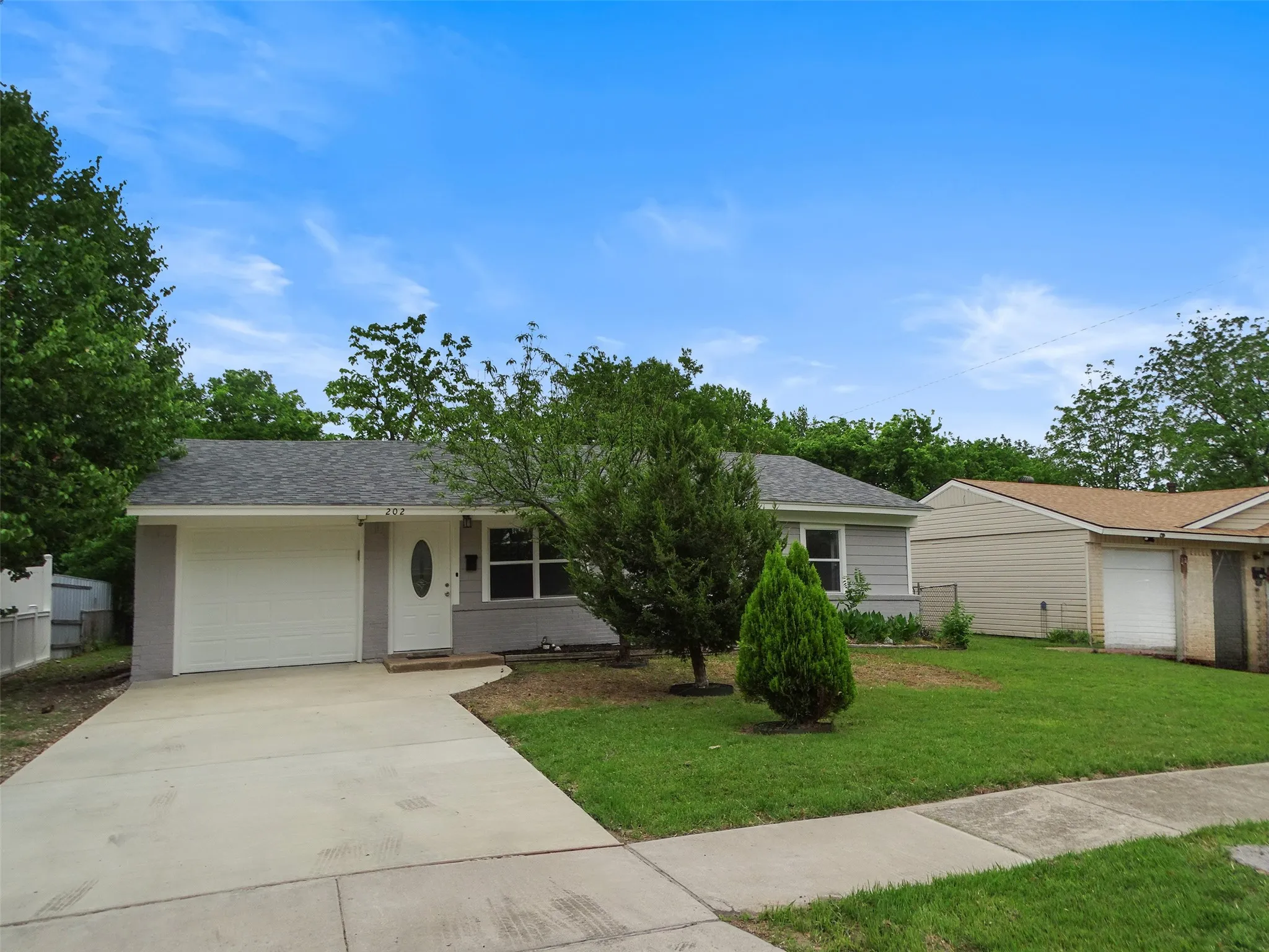 Single Family Residence For Sale in Dallas County , 202 E Cober Drive, Grand Prairie, Texas 75051, 4 Bedroom, 2 Bathroom, 1 Garage spaces, 1,506 Sqft, built in 1959, mls#21271358, Real Estate Agent in Grand Prairie, Homes For Sale in Dallas county, Homes For Sale in Grand Prairie, Realtor in Grand Prairie Texas, Real Estate Brokerage Independent Realty Texas, Luminita Cordes Realtor