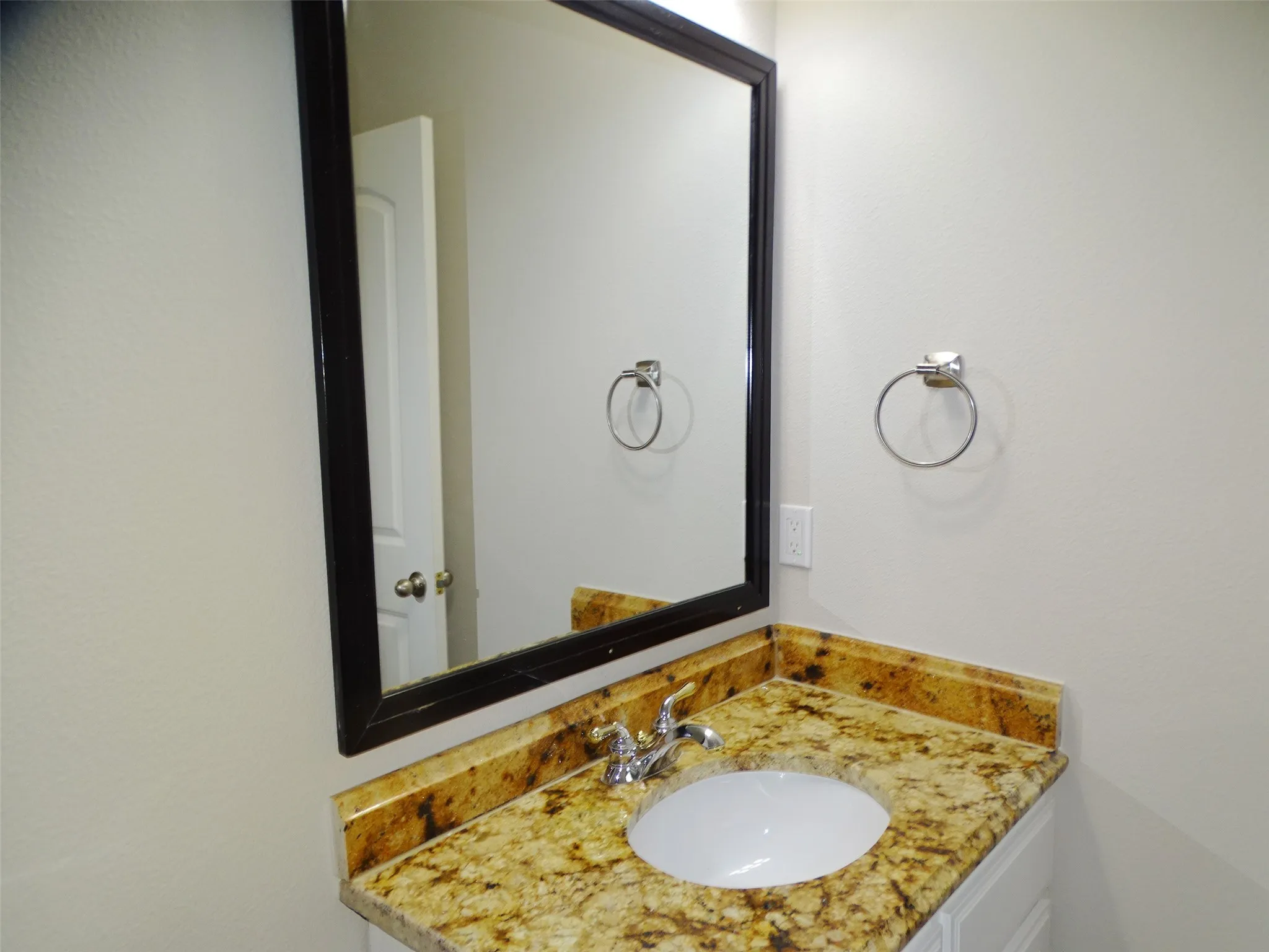 Single Family Residence For Sale in Dallas County , 202 E Cober Drive, Grand Prairie, Texas 75051, 4 Bedroom, 2 Bathroom, 1 Garage spaces, 1,506 Sqft, built in 1959, mls#21271358, Real Estate Agent in Grand Prairie, Homes For Sale in Dallas county, Homes For Sale in Grand Prairie, Realtor in Grand Prairie Texas, Real Estate Brokerage Independent Realty Texas, Luminita Cordes Realtor