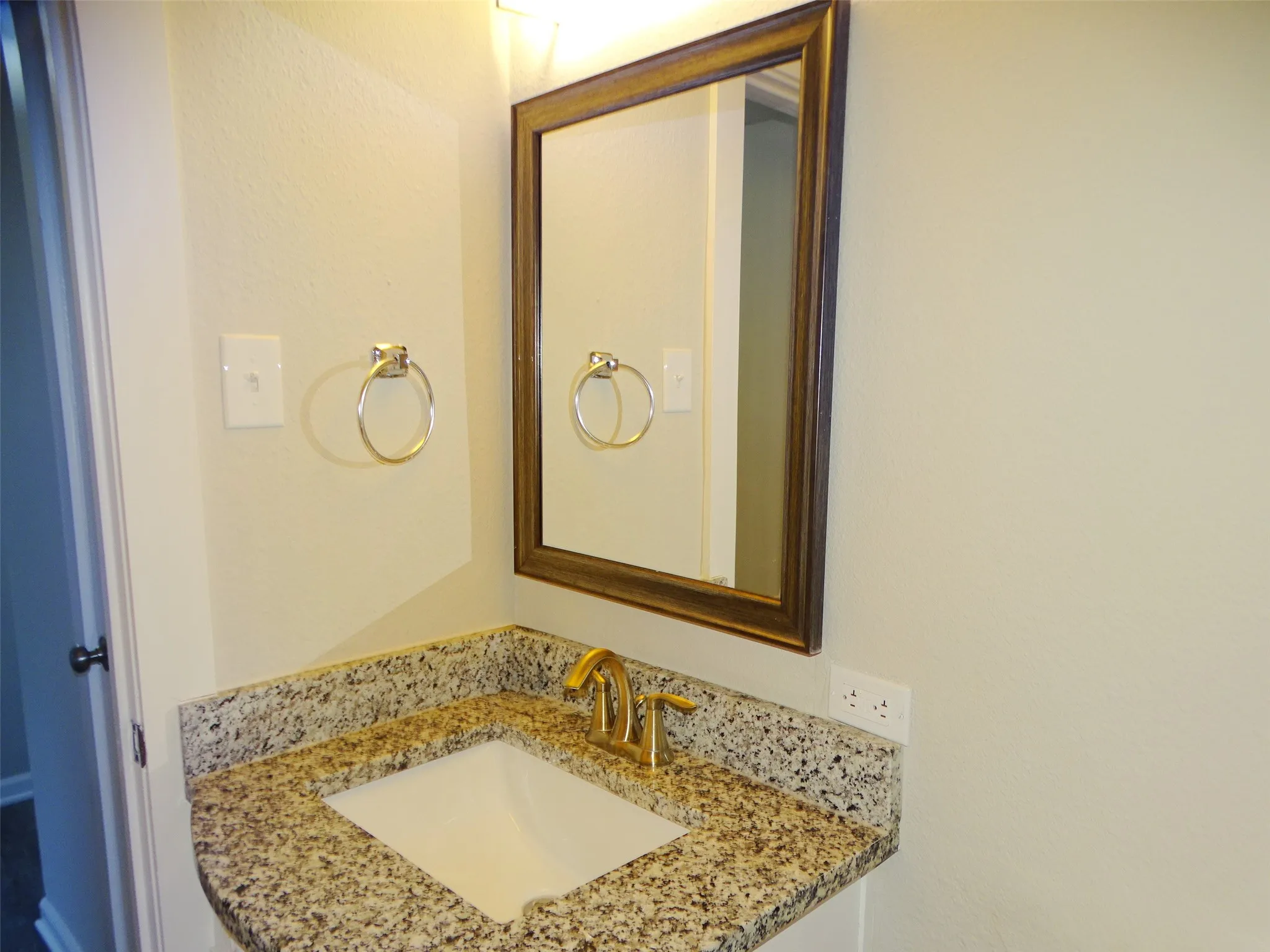 Single Family Residence For Sale in Dallas County , 202 E Cober Drive, Grand Prairie, Texas 75051, 4 Bedroom, 2 Bathroom, 1 Garage spaces, 1,506 Sqft, built in 1959, mls#21271358, Real Estate Agent in Grand Prairie, Homes For Sale in Dallas county, Homes For Sale in Grand Prairie, Realtor in Grand Prairie Texas, Real Estate Brokerage Independent Realty Texas, Luminita Cordes Realtor