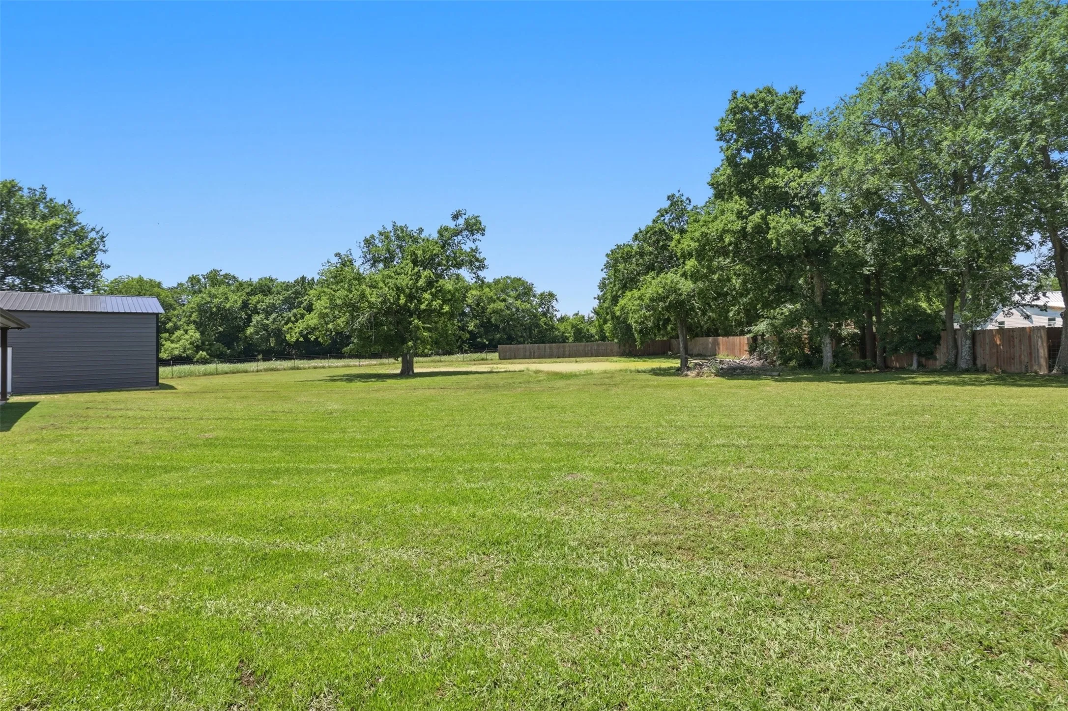 Single Family Residence For Sale in Fannin County , 1501 Business Highway 121, Trenton, Texas 75490, 4 Bedroom, 2 Bathroom, 2 Garage spaces, 1,700 Sqft, built in 2023, mls#21258343, Real Estate Agent in Trenton, Homes For Sale in Fannin county, Homes For Sale in Trenton, Realtor in Trenton Texas, Real Estate Brokerage Independent Realty Texas, Luminita Cordes Realtor