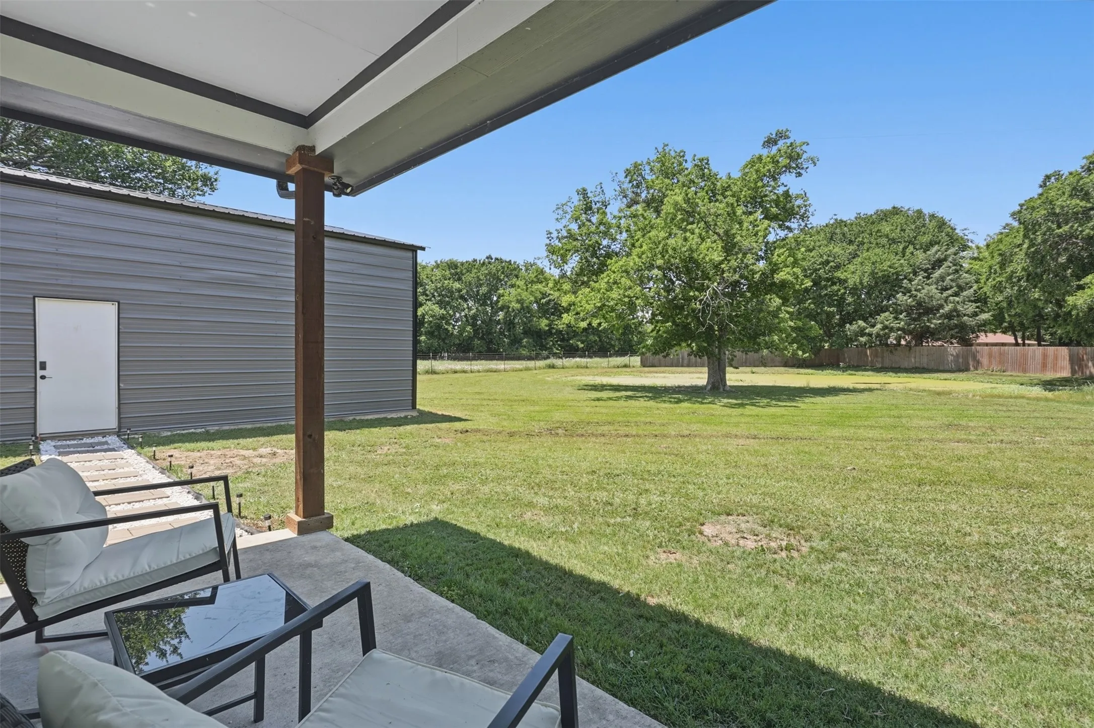 Single Family Residence For Sale in Fannin County , 1501 Business Highway 121, Trenton, Texas 75490, 4 Bedroom, 2 Bathroom, 2 Garage spaces, 1,700 Sqft, built in 2023, mls#21258343, Real Estate Agent in Trenton, Homes For Sale in Fannin county, Homes For Sale in Trenton, Realtor in Trenton Texas, Real Estate Brokerage Independent Realty Texas, Luminita Cordes Realtor
