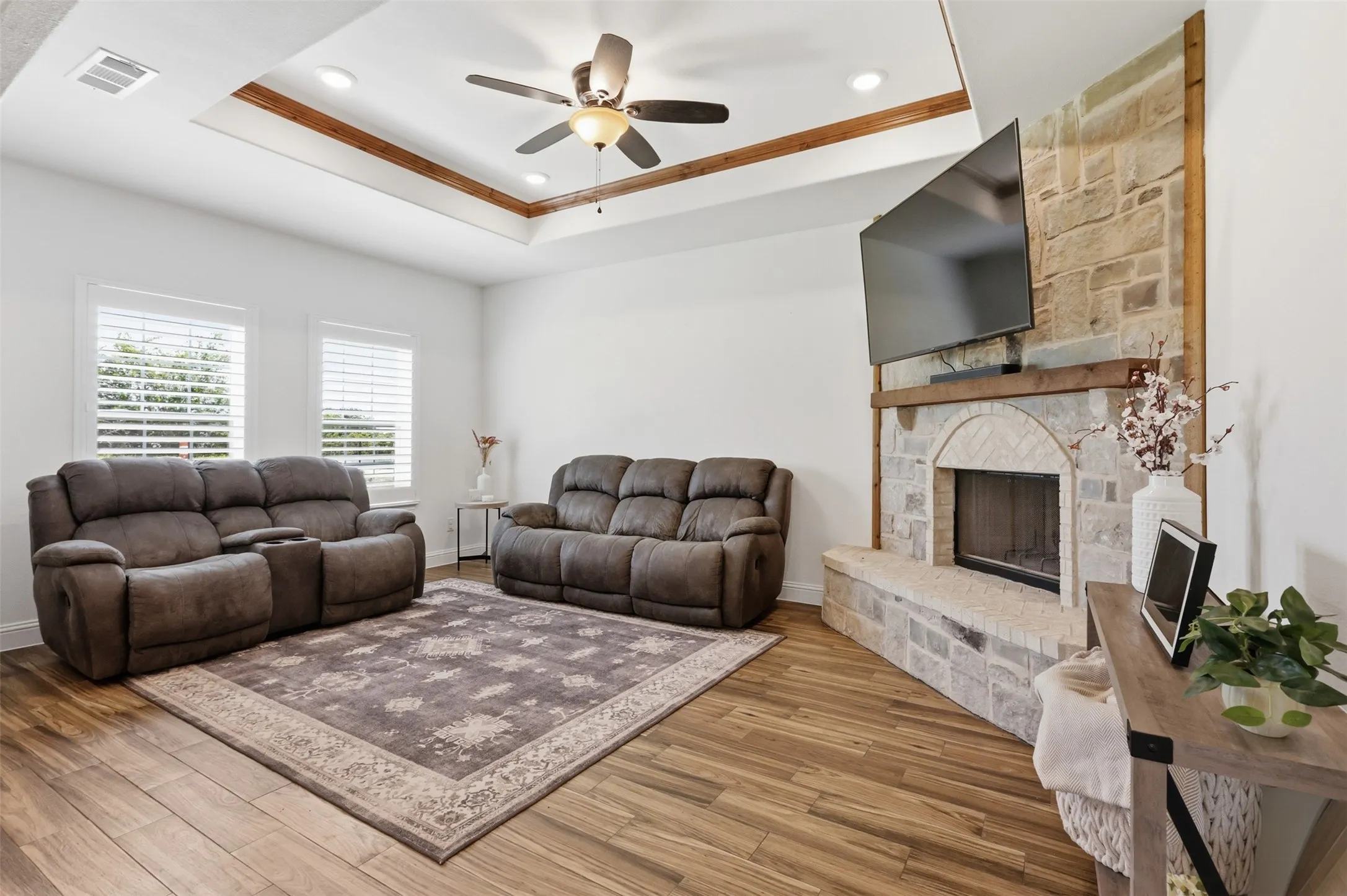 Single Family Residence For Sale in Fannin County , 1501 Business Highway 121, Trenton, Texas 75490, 4 Bedroom, 2 Bathroom, 2 Garage spaces, 1,700 Sqft, built in 2023, mls#21258343, Real Estate Agent in Trenton, Homes For Sale in Fannin county, Homes For Sale in Trenton, Realtor in Trenton Texas, Real Estate Brokerage Independent Realty Texas, Luminita Cordes Realtor