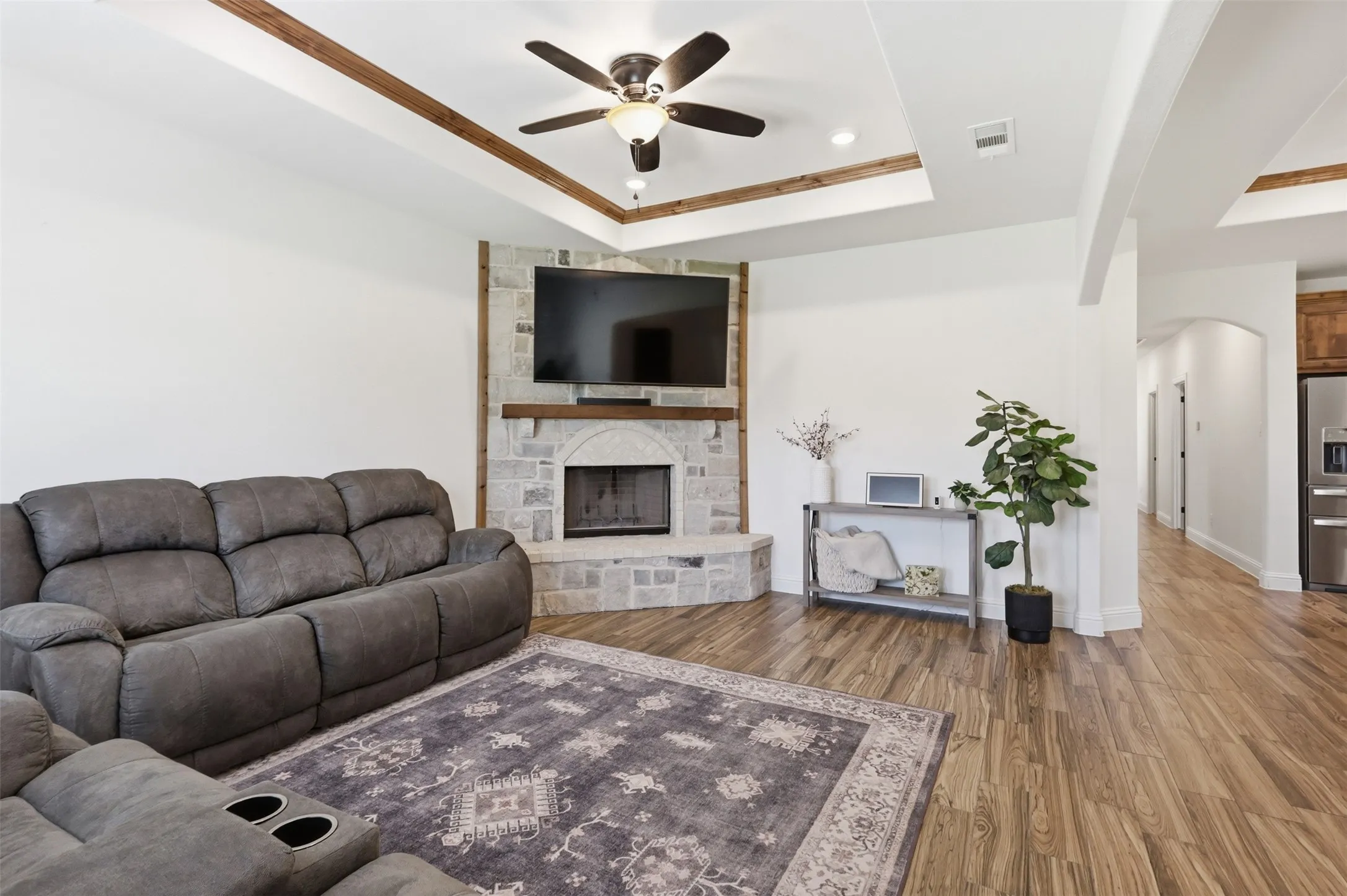 Single Family Residence For Sale in Fannin County , 1501 Business Highway 121, Trenton, Texas 75490, 4 Bedroom, 2 Bathroom, 2 Garage spaces, 1,700 Sqft, built in 2023, mls#21258343, Real Estate Agent in Trenton, Homes For Sale in Fannin county, Homes For Sale in Trenton, Realtor in Trenton Texas, Real Estate Brokerage Independent Realty Texas, Luminita Cordes Realtor