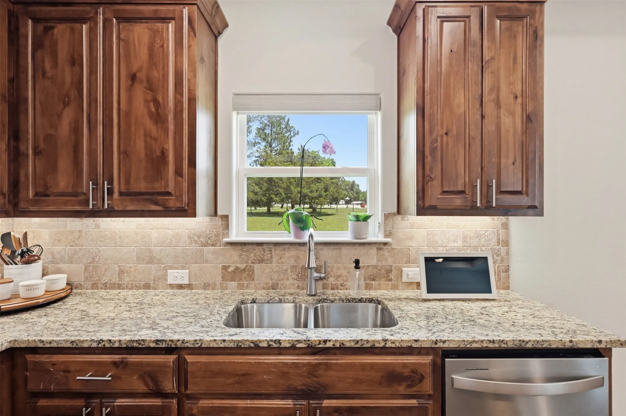 Single Family Residence For Sale in Fannin County , 1501 Business Highway 121, Trenton, Texas 75490, 4 Bedroom, 2 Bathroom, 2 Garage spaces, 1,700 Sqft, built in 2023, mls#21258343, Real Estate Agent in Trenton, Homes For Sale in Fannin county, Homes For Sale in Trenton, Realtor in Trenton Texas, Real Estate Brokerage Independent Realty Texas, Luminita Cordes Realtor